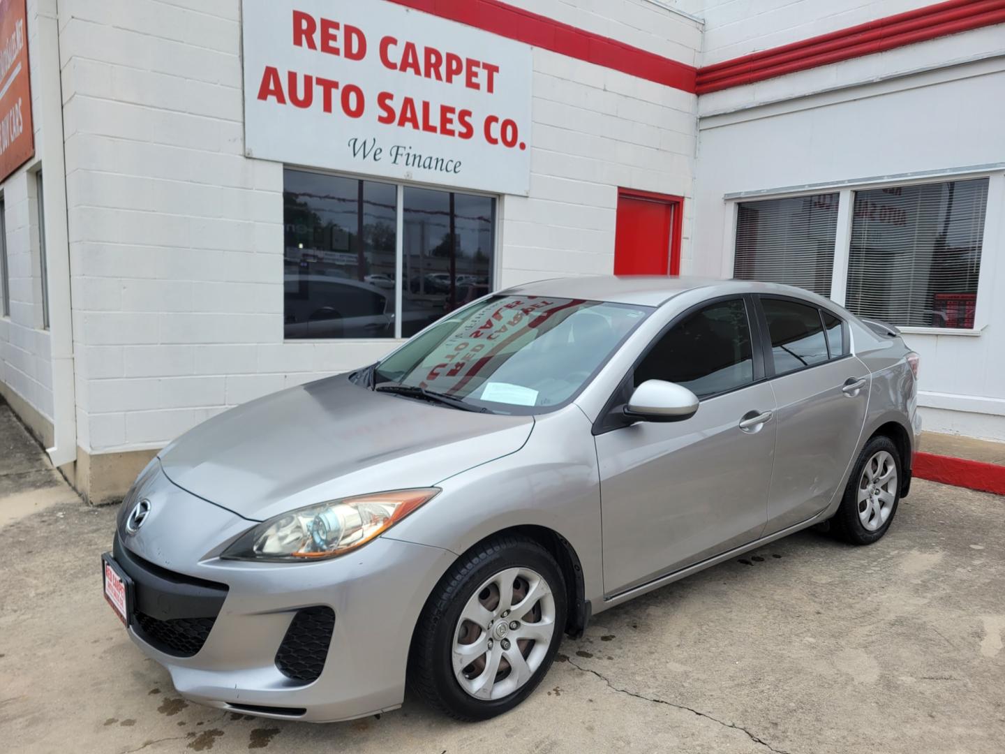 2013 SILVER /Black Mazda MAZDA3 i Sport 4-Door (JM1BL1U72D1) with an 2.0L L4 DOHC 16V engine, Automatic transmission, located at 503 West Court, Seguin, TX, 78155, (830) 379-3373, 29.568621, -97.969803 - 2013 Mazda MAZDA3 i Sport 4-Door with a 2.0L L4 DOHC 16V, Automatic, Tilt, Cruise, AM/FM/CD Stereo, Power Windows, Locks and Side Mirrors, Tinted Windows, Rear Defroster and more!! - Photo#0