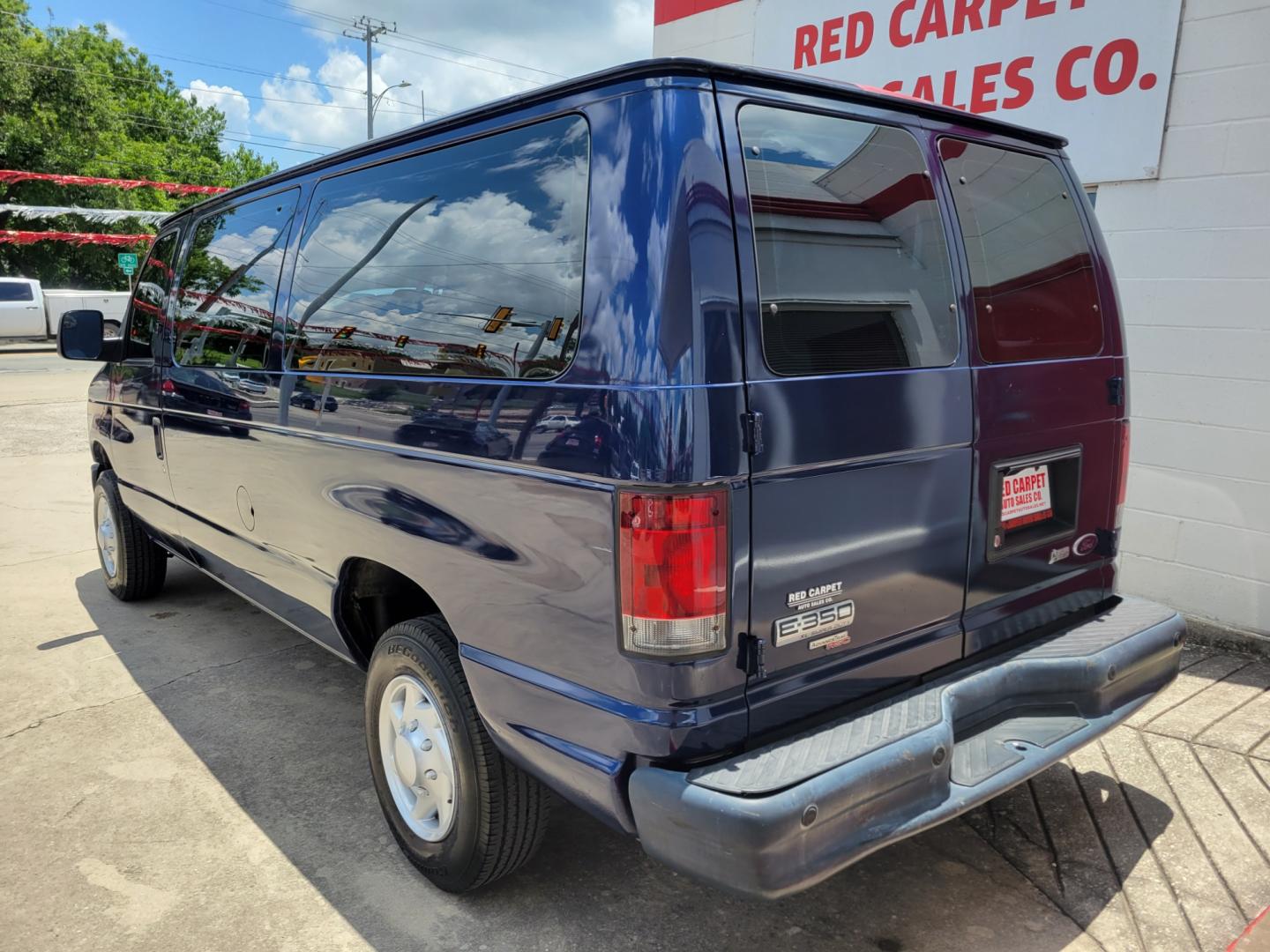 2012 Blue /BLACK Ford E-Series Wagon E-350 XL Super Duty (1FBNE3BL8CD) with an 5.4L V8 SOHC 16V FFV engine, Automatic transmission, located at 503 West Court, Seguin, TX, 78155, (830) 379-3373, 29.568621, -97.969803 - 2012 Ford E-Series Wagon E-350 XLT Super Duty 12 Passenger with a 5.4L V8 SOHC 16V FFV, Automatic, Tilt, AM/FM/AUX Stereo, Power Windows and Locks, Rear A/C, 12 Passenger Seating, Tinted Windows, and more!! - Photo#3