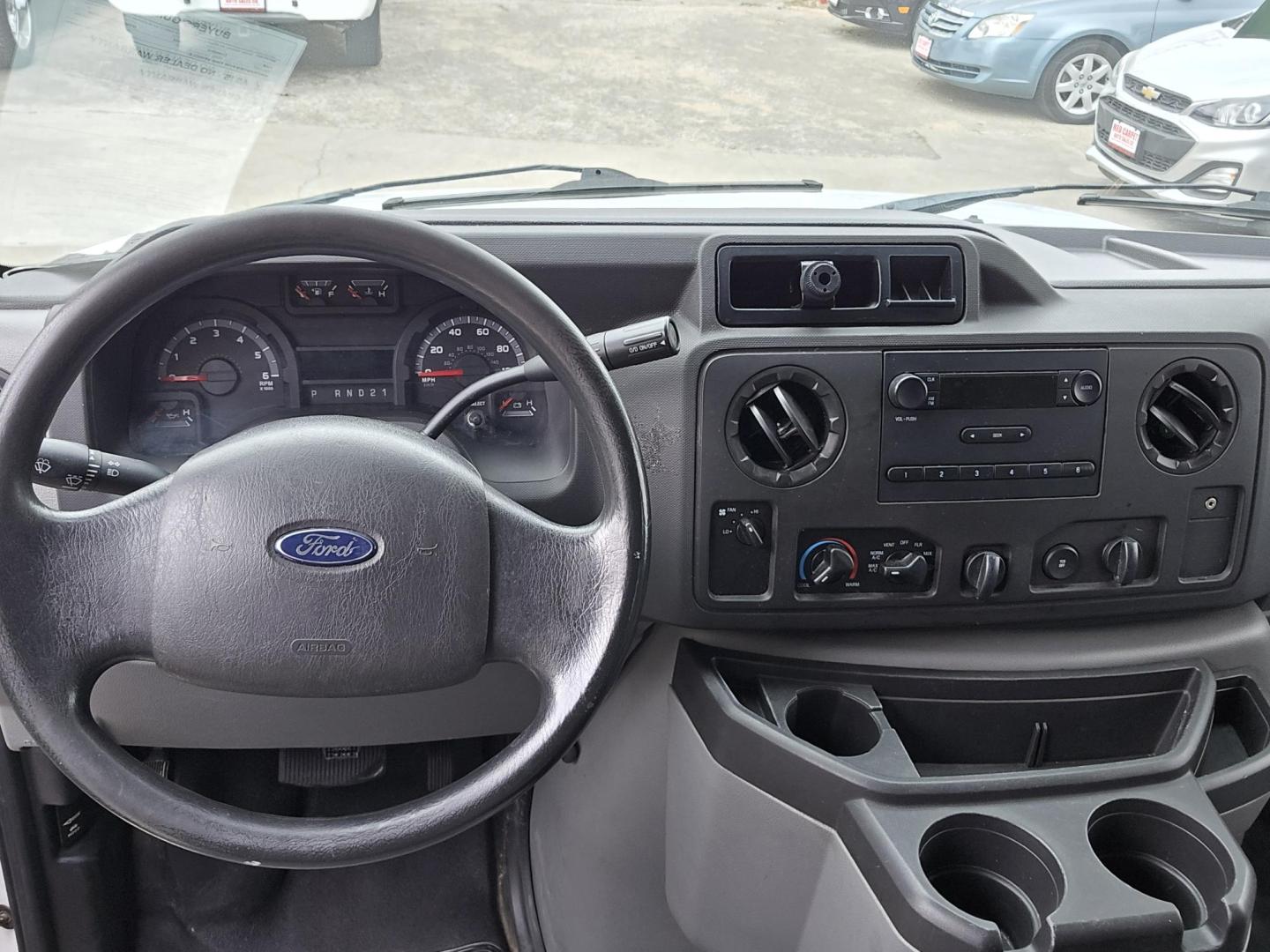 2014 WHITE /GRAY Ford E-Series Van E-150 (1FTNE1EWXED) with an 4.6L V8 SOHC 16V engine, 4-Speed Automatic transmission, located at 503 West Court, Seguin, TX, 78155, (830) 379-3373, 29.568621, -97.969803 - Photo#5