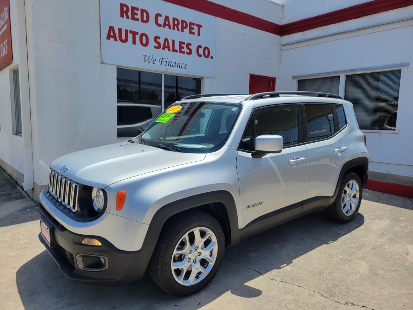 2017 SILVER /BLACK Jeep Renegade Latitude FWD (ZACCJABB7HP) with an 2.4L L4 DOHC 16V engine, Automatic transmission, located at 503 West Court, Seguin, TX, 78155, (830) 379-3373, 29.568621, -97.969803 - Photo#0