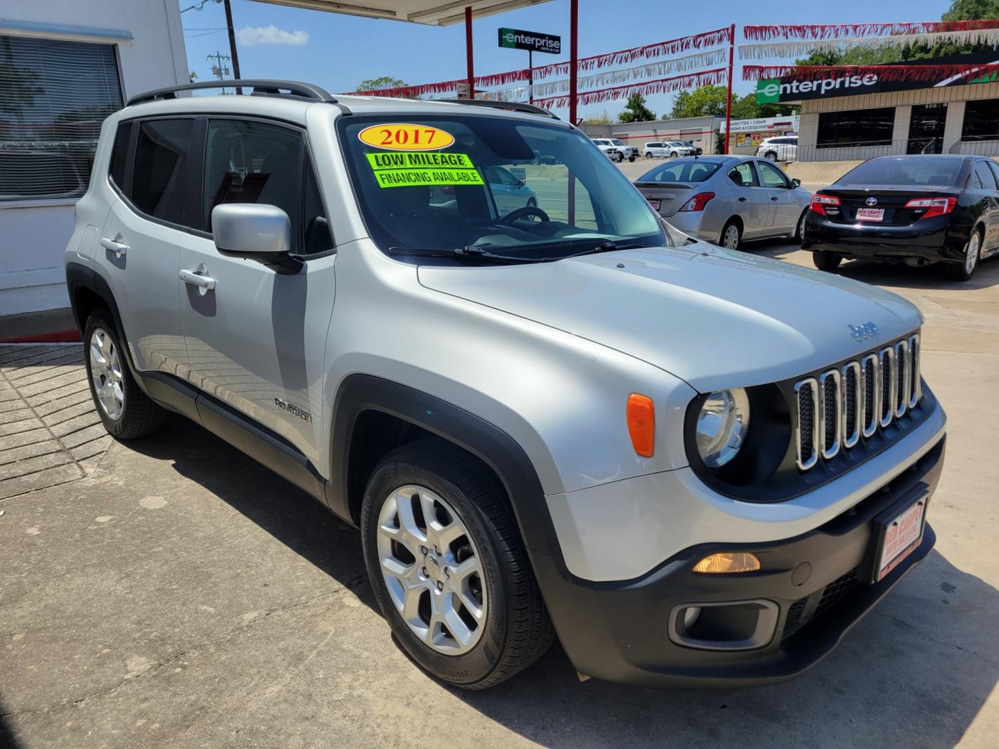 2017 SILVER /BLACK Jeep Renegade Latitude FWD (ZACCJABB7HP) with an 2.4L L4 DOHC 16V engine, Automatic transmission, located at 503 West Court, Seguin, TX, 78155, (830) 379-3373, 29.568621, -97.969803 - Photo#1