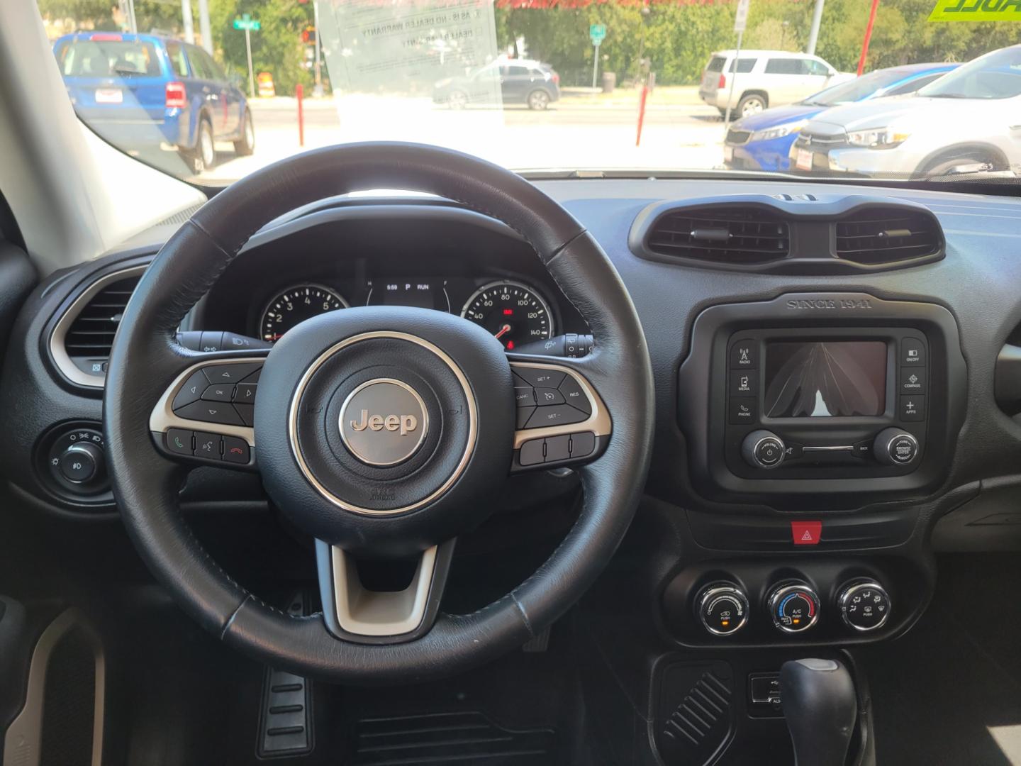 2017 SILVER /BLACK Jeep Renegade Latitude FWD (ZACCJABB7HP) with an 2.4L L4 DOHC 16V engine, Automatic transmission, located at 503 West Court, Seguin, TX, 78155, (830) 379-3373, 29.568621, -97.969803 - Photo#5