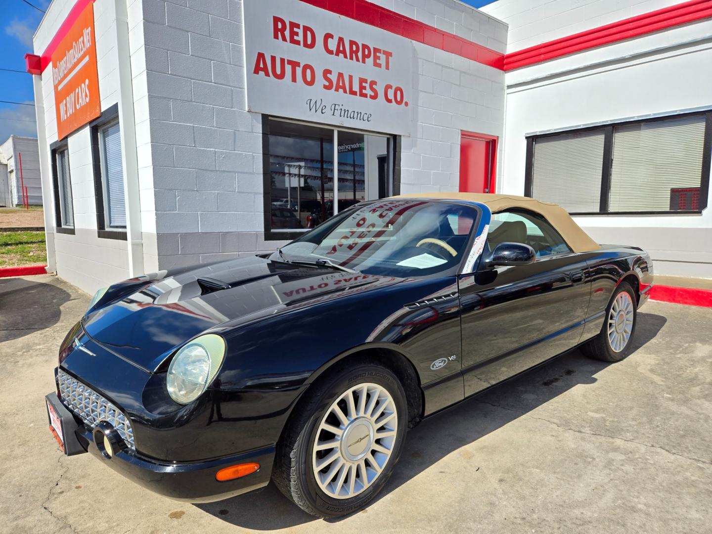 2004 Black /BEIGE Ford Thunderbird Deluxe (1FAHP60A14Y) with an 3.9L V8 DOHC 32V engine, 5-Speed Automatic Overdrive transmission, located at 503 West Court, Seguin, TX, 78155, (830) 379-3373, 29.568621, -97.969803 - 2004 Ford Thunderbird Deluxe with a 3.9L V8 DOHC 32V, Automatic, Tilt, Cruise, AM/FM/CD Stereo, Power Windows, Locks, Seat and Side Mirrors, Leather Seats, Automatic Headlights, Power Sunroof, Heated Seats, Convertible Soft Top, Alloy Wheels, Rear Defroster and more!! - Photo#0