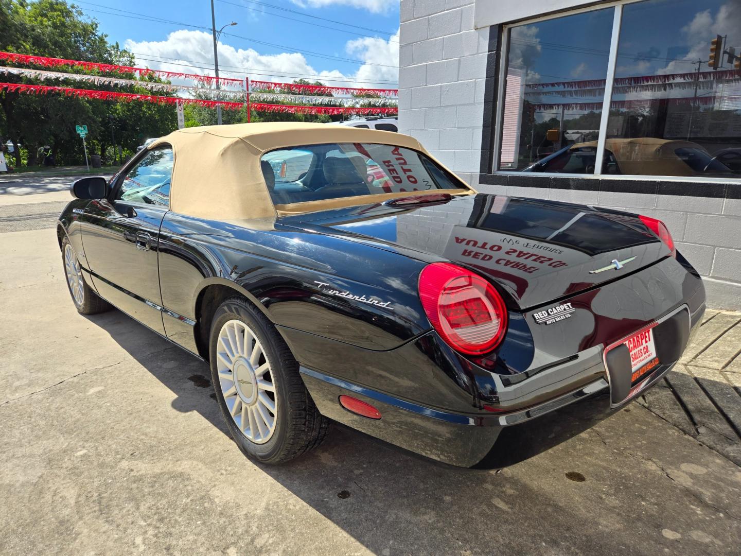 2004 Black /BEIGE Ford Thunderbird Deluxe (1FAHP60A14Y) with an 3.9L V8 DOHC 32V engine, 5-Speed Automatic Overdrive transmission, located at 503 West Court, Seguin, TX, 78155, (830) 379-3373, 29.568621, -97.969803 - Photo#3