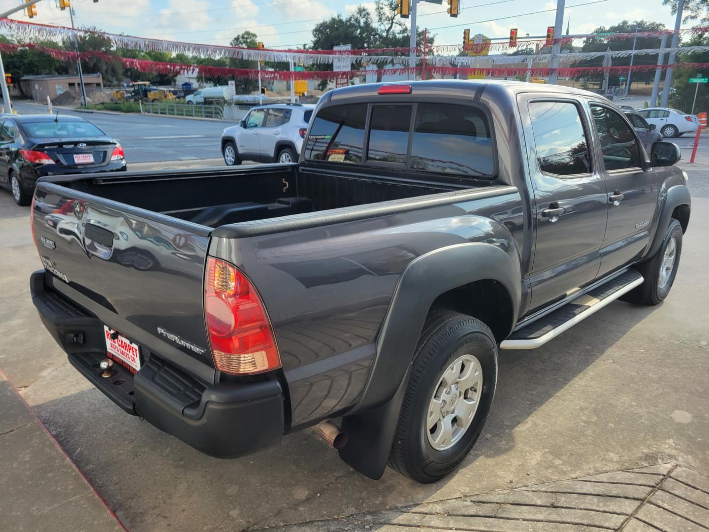 2015 GRAY /BLACK Toyota Tacoma PreRunner Double Cab I4 4AT 2WD (5TFJX4GN1FX) with an 2.7L L4 DOHC 16V engine, 4-Speed Automatic transmission, located at 503 West Court, Seguin, TX, 78155, (830) 379-3373, 29.568621, -97.969803 - 2015 Toyota Tacoma PreRunner Double Cab 2WD with a 2.7L L4 DOHC 16V, Automatic, Tilt, Cruise, AM/FM/CD/AUX Touchscreen Stereo, Power Windows, Locks and Side Mirrors, Bluetooth, Tinted Windows, Running Boards, Alloy Wheels and more!! - Photo#2