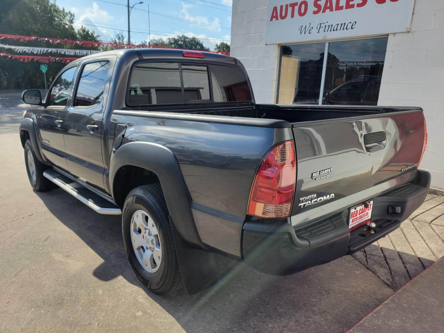 2015 GRAY /BLACK Toyota Tacoma PreRunner Double Cab I4 4AT 2WD (5TFJX4GN1FX) with an 2.7L L4 DOHC 16V engine, 4-Speed Automatic transmission, located at 503 West Court, Seguin, TX, 78155, (830) 379-3373, 29.568621, -97.969803 - 2015 Toyota Tacoma PreRunner Double Cab 2WD with a 2.7L L4 DOHC 16V, Automatic, Tilt, Cruise, AM/FM/CD/AUX Touchscreen Stereo, Power Windows, Locks and Side Mirrors, Bluetooth, Tinted Windows, Running Boards, Alloy Wheels and more!! - Photo#3