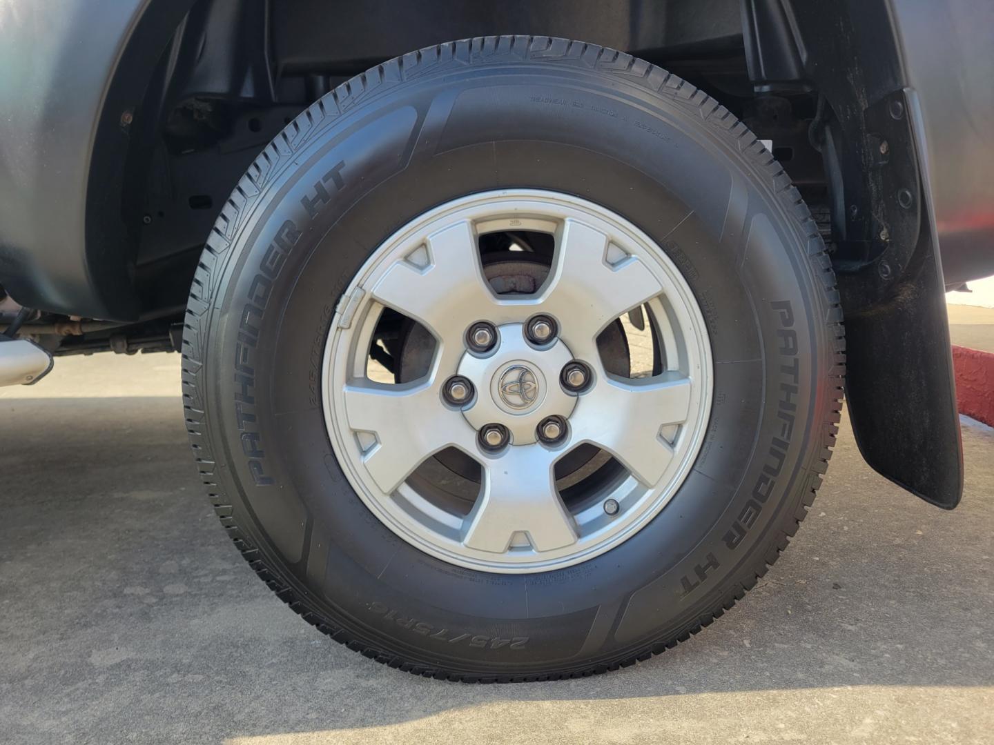 2015 GRAY /BLACK Toyota Tacoma PreRunner Double Cab I4 4AT 2WD (5TFJX4GN1FX) with an 2.7L L4 DOHC 16V engine, 4-Speed Automatic transmission, located at 503 West Court, Seguin, TX, 78155, (830) 379-3373, 29.568621, -97.969803 - 2015 Toyota Tacoma PreRunner Double Cab 2WD with a 2.7L L4 DOHC 16V, Automatic, Tilt, Cruise, AM/FM/CD/AUX Touchscreen Stereo, Power Windows, Locks and Side Mirrors, Bluetooth, Tinted Windows, Running Boards, Alloy Wheels and more!! - Photo#7