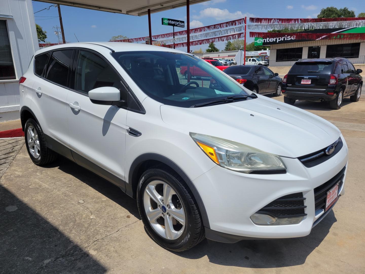 2015 WHITE /BLACK Ford Escape SE FWD (1FMCU0GX0FU) with an 1.6L L4 DOHC 16V engine, 6-Speed Automatic transmission, located at 503 West Court, Seguin, TX, 78155, (830) 379-3373, 29.568621, -97.969803 - Photo#1