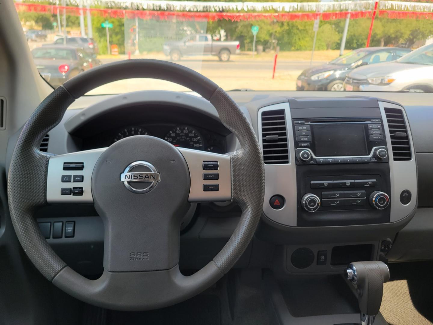 2018 SILVER /GRAY Nissan Frontier S Crew Cab 6MT 2WD (1N6DD0ER5JN) with an 4.0L V6 DOHC 24V engine, Automatic transmission, located at 503 West Court, Seguin, TX, 78155, (830) 379-3373, 29.568621, -97.969803 - 2018 Nissan Frontier S Crew Cab 2WD with a 4.0L V6 DOHC 24V, Automatic, Tilt, Cruise, AM/FM/CD/AUX Stereo, Bluetooth, Tinted Windows, Alloy Wheels, Rear Defroster and more!! - Photo#5