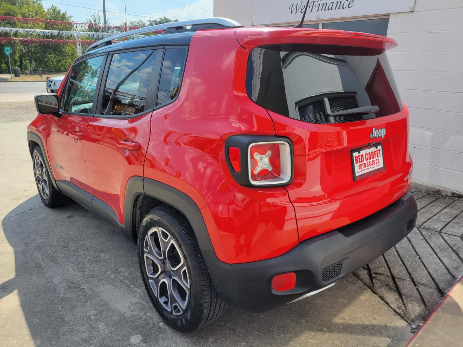2015 Red /BLACK Jeep Renegade Limited FWD (ZACCJADT6FP) with an 2.4L L4 engine, 9-Speed Automatic transmission, located at 503 West Court, Seguin, TX, 78155, (830) 379-3373, 29.568621, -97.969803 - Photo #3