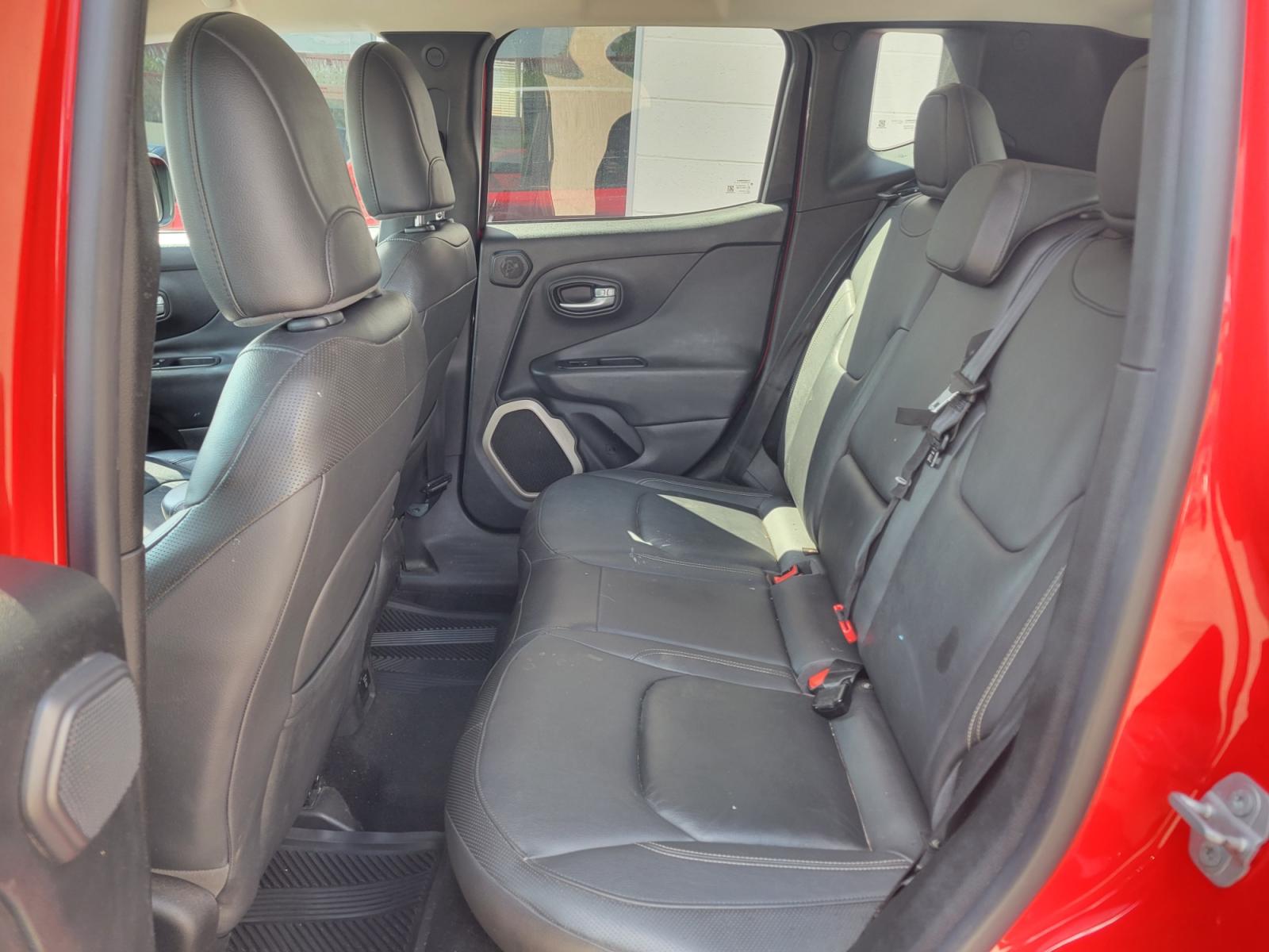 2015 Red /BLACK Jeep Renegade Limited FWD (ZACCJADT6FP) with an 2.4L L4 engine, 9-Speed Automatic transmission, located at 503 West Court, Seguin, TX, 78155, (830) 379-3373, 29.568621, -97.969803 - Photo #6