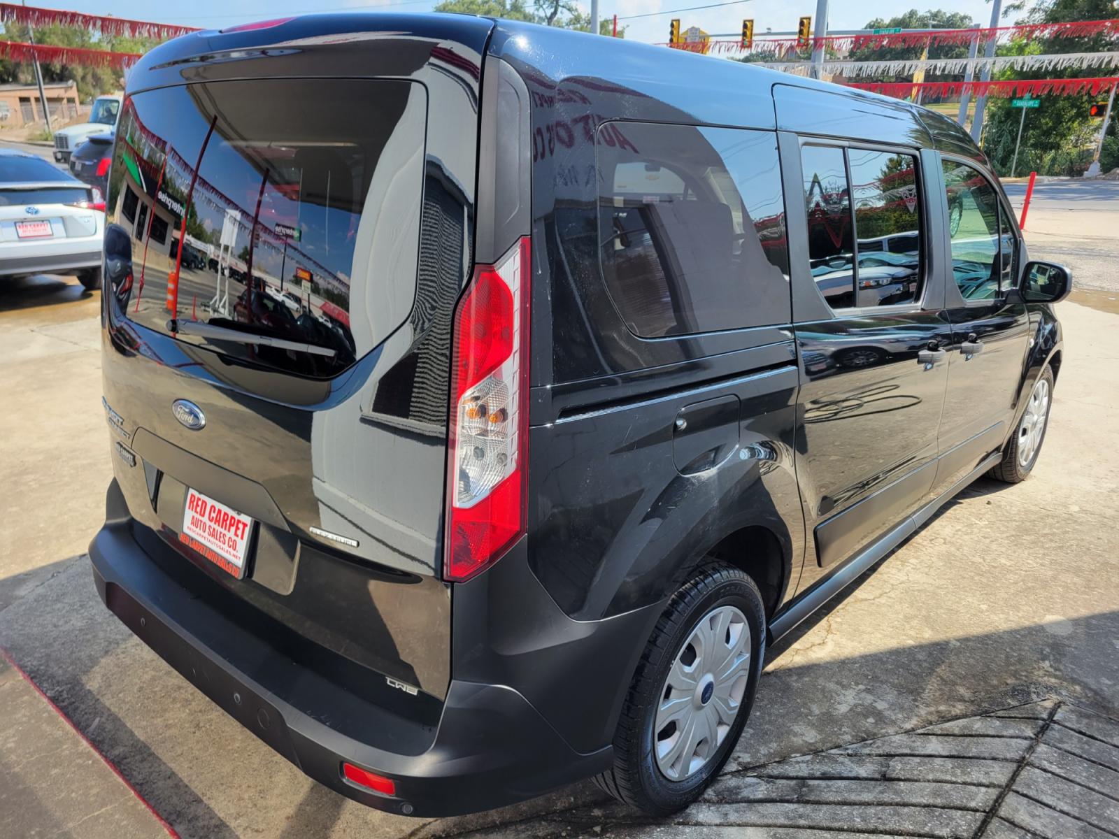 2020 Black /BLACK Ford Transit Connect Wagon XL w/Rear Liftgate LWB (NM0GE9E23L1) with an 2.5L L4 DOHC 16V engine, 6A transmission, located at 503 West Court, Seguin, TX, 78155, (830) 379-3373, 29.568621, -97.969803 - Photo #2