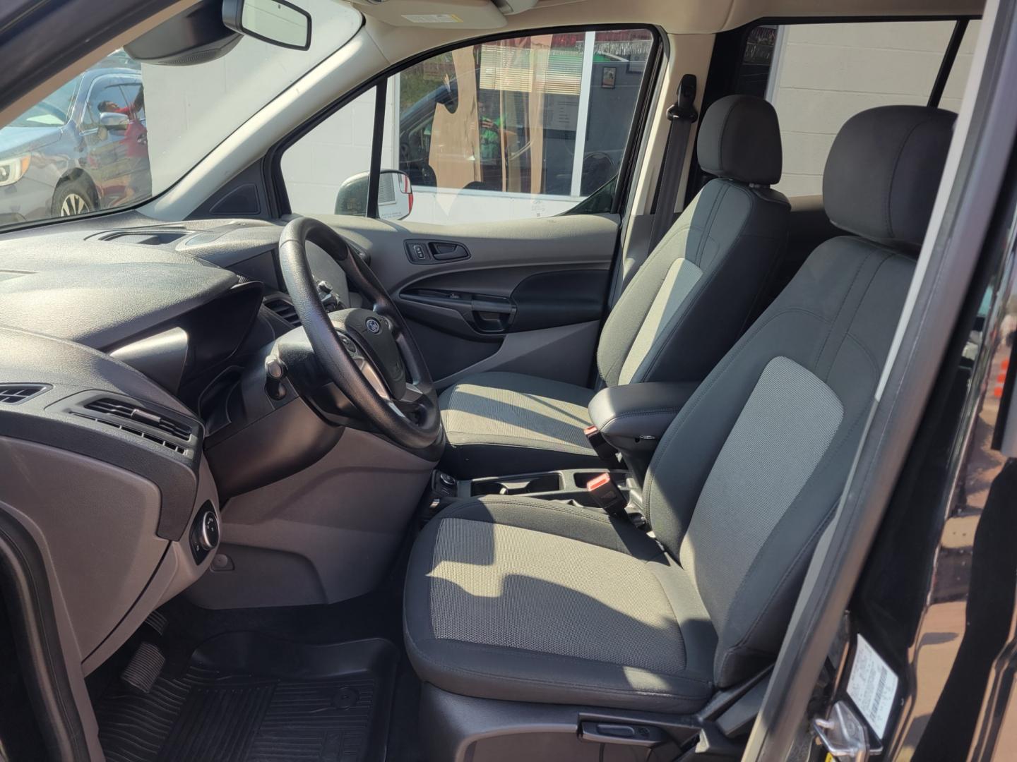 2020 Black /BLACK Ford Transit Connect Wagon XL w/Rear Liftgate LWB (NM0GE9E23L1) with an 2.5L L4 DOHC 16V engine, 6A transmission, located at 503 West Court, Seguin, TX, 78155, (830) 379-3373, 29.568621, -97.969803 - 2020 Ford Transit Connect Wagon XL w/Rear Liftgate LWB with a 2.5L L4 DOHC 16V, Automatic, Tilt, Cruise, AM/FM Stereo, Power Windows and Locks, Bluetooth, Tinted Windows, Third Row Seating, Dual Climate Control, Rear Defroster, Rear Wiper and more!! - Photo#4