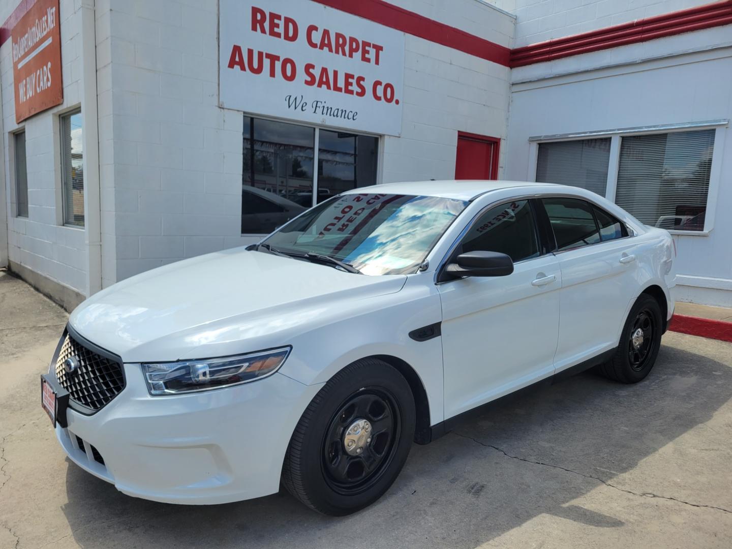 2017 WHITE /BLACK Ford Taurus Police FWD (1FAHP2L81HG) with an 3.5L V6 DOHC 24V engine, 6A transmission, located at 503 West Court, Seguin, TX, 78155, (830) 379-3373, 29.568621, -97.969803 - 2017 Ford Taurus Police FWD with a 3.5L V6 DOHC 24V, Automatic, Tilt, Cruise, AM/FM/CD/AUX Stereo, Power Windows, Locks, Seat and Side Mirrors, Bluetooth, Backup Camera, Bumper Sensors, Rear Defroster and more!! - Photo#0