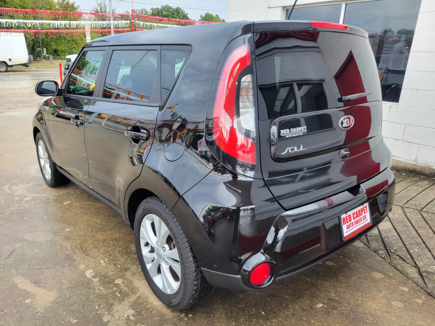 2016 Black /BLACK Kia Soul + (KNDJP3A50G7) with an 2.0L L4 DOHC 16V engine, 6A transmission, located at 503 West Court, Seguin, TX, 78155, (830) 379-3373, 29.568621, -97.969803 - 2016 Kia Soul + with a 2.0L L4 DOHC 16V, Automatic, Tilt, Cruise, AM/FM/AUX Touchscreen Stereo, Power Windows, Locks and Side Mirrors, Bluetooth, Navigation, Universal Garage Openers, Automatic Headlights, Alloy Wheels, Backup Camera, Rear Wiper, Rear Defroster and more!! - Photo#3