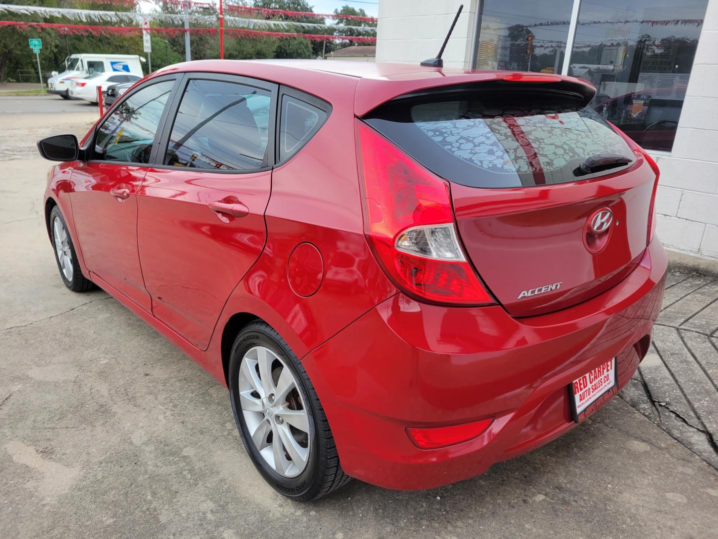 2012 Red /GRAY Hyundai Accent GS 5-Door (KMHCU5AE5CU) with an 1.6L L4 DOHC 16V engine, Manual Transmission transmission, located at 503 West Court, Seguin, TX, 78155, (830) 379-3373, 29.568621, -97.969803 - Photo#3