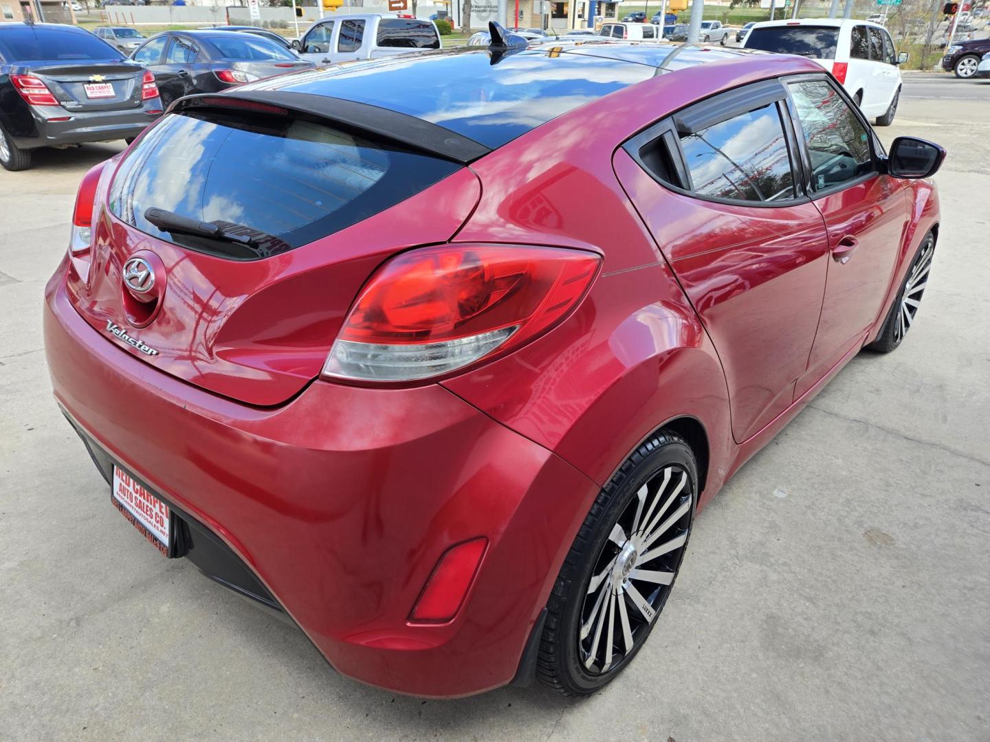 2012 Red Hyundai Veloster (KMHTC6AD2CU) with an 1.6L I4 F DOHC 16V engine, Automatic transmission, located at 503 West Court, Seguin, TX, 78155, (830) 379-3373, 29.568621, -97.969803 - Photo#2