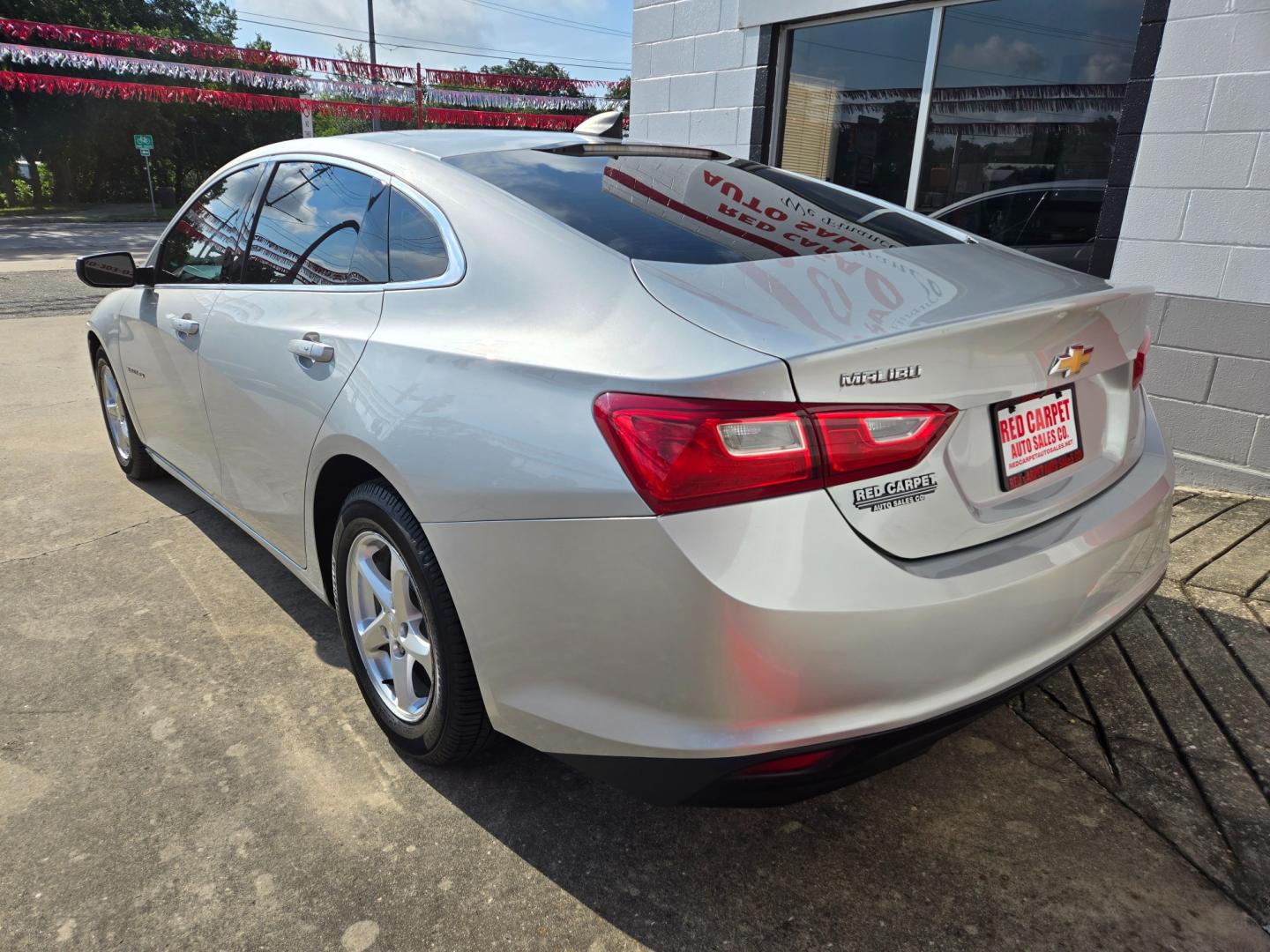 2017 SILVER Chevrolet Malibu (1G1ZB5ST8HF) with an 1.5L I4 F DOHC 16V engine, Automatic transmission, located at 503 West Court, Seguin, TX, 78155, (830) 379-3373, 29.568621, -97.969803 - Photo#3