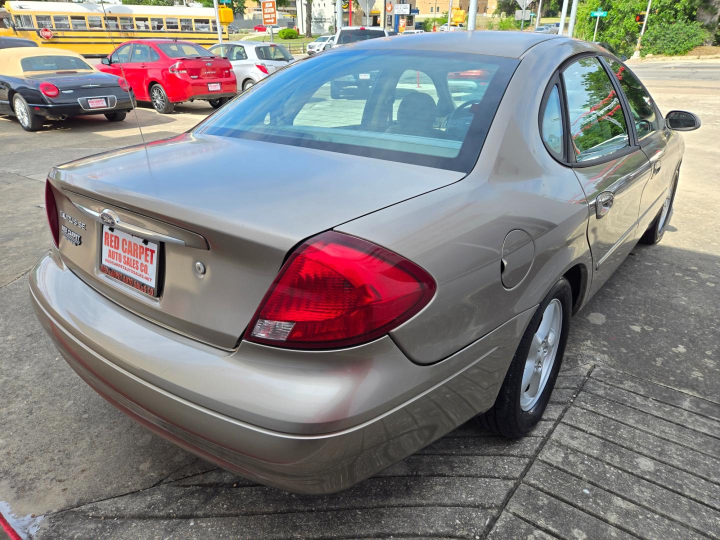 2002 PEWTER Ford Taurus (1FAFP53U72G) with an 3.0L V6 F OHV engine, Automatic transmission, located at 503 West Court, Seguin, TX, 78155, (830) 379-3373, 29.568621, -97.969803 - Photo#2