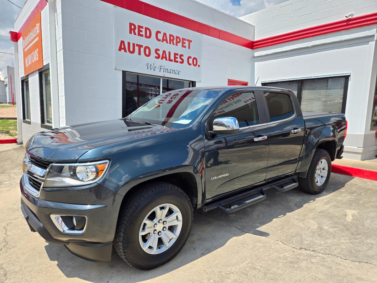 2017 GRAY Chevrolet Colorado (1GCGSCEN7H1) with an 3.6L V6 F DOHC 24V engine, Automatic transmission, located at 503 West Court, Seguin, TX, 78155, (830) 379-3373, 29.568621, -97.969803 - 2017 Chevrolet Colorado LT Crew Cab 2WD with a 3.6L V6 F DOHC 24V, Automatic, Tilt, Cruise, AM/FM/AUX Touchscreen Stereo, Power Windows, Locks, Seat and Side Mirrors, Leather Seats, Navigation System, Bluetooth, Heated Seats, Tonneau Bed Cover, Tinted Windows, Alloy Wheels, Towing, Backup Camera, Re - Photo#0