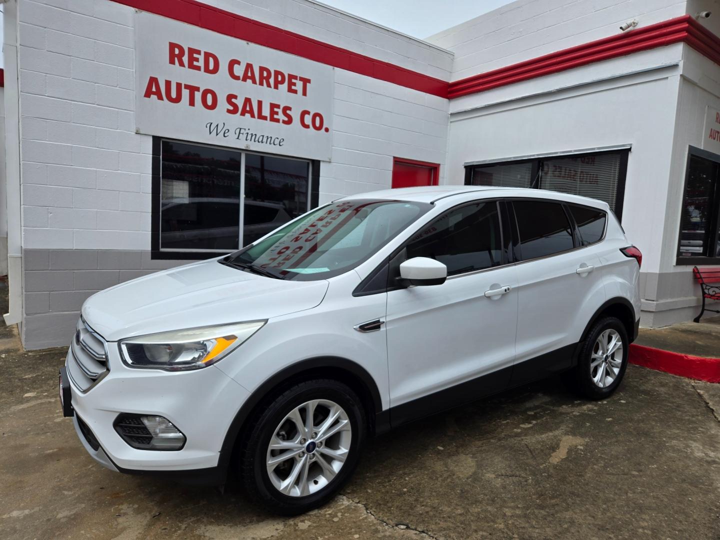 2019 WHITE Ford Escape SE FWD (1FMCU0GDXKU) with an 1.5L L4 DOHC 16V engine, 6A transmission, located at 503 West Court, Seguin, TX, 78155, (830) 379-3373, 29.568621, -97.969803 - Photo#0