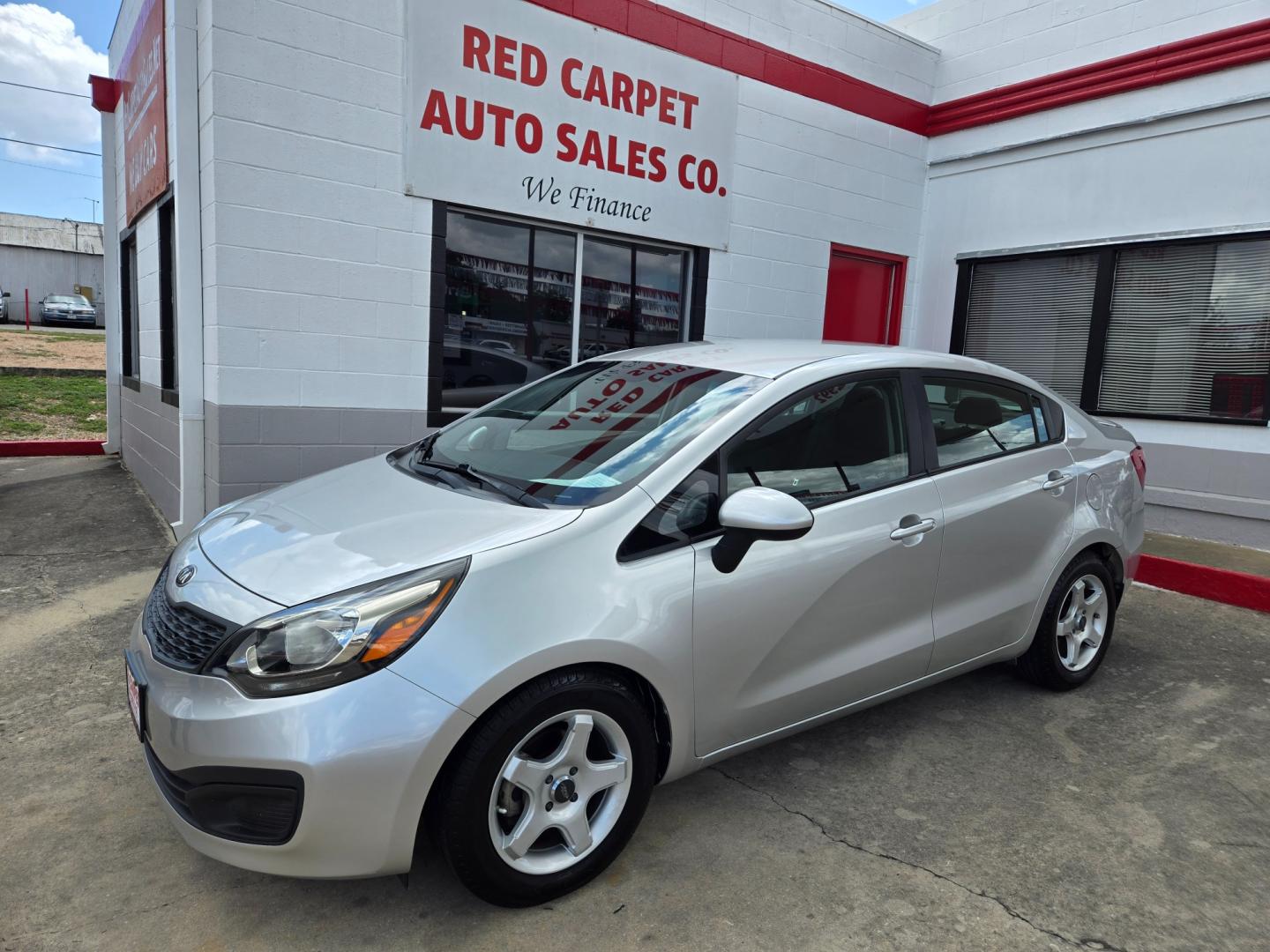 2014 SILVER Kia Rio (KNADM4A36E6) with an 1.6L I4 F DOHC 16V engine, Automatic transmission, located at 503 West Court, Seguin, TX, 78155, (830) 379-3373, 29.568621, -97.969803 - Photo#0