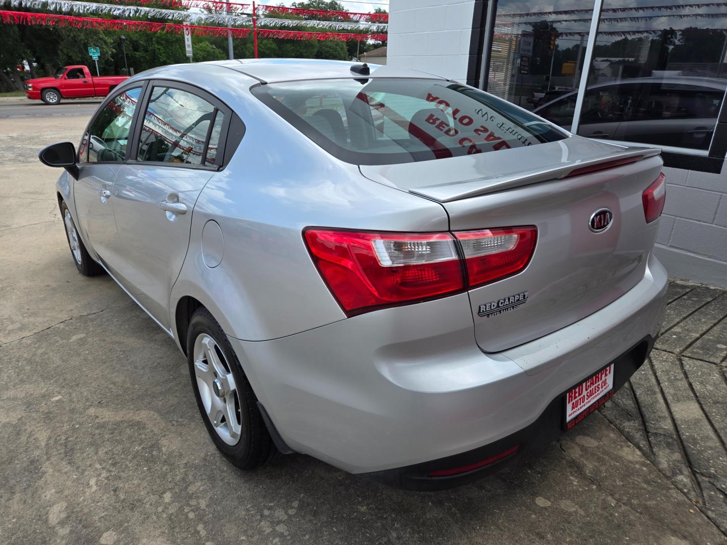 2014 SILVER Kia Rio (KNADM4A36E6) with an 1.6L I4 F DOHC 16V engine, Automatic transmission, located at 503 West Court, Seguin, TX, 78155, (830) 379-3373, 29.568621, -97.969803 - Photo#3