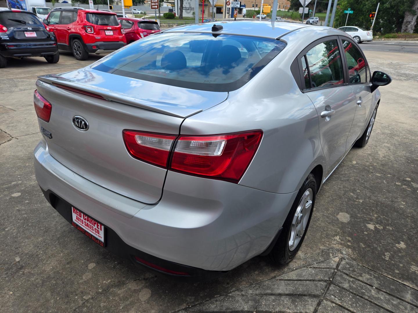 2014 SILVER Kia Rio (KNADM4A36E6) with an 1.6L I4 F DOHC 16V engine, Automatic transmission, located at 503 West Court, Seguin, TX, 78155, (830) 379-3373, 29.568621, -97.969803 - Photo#2