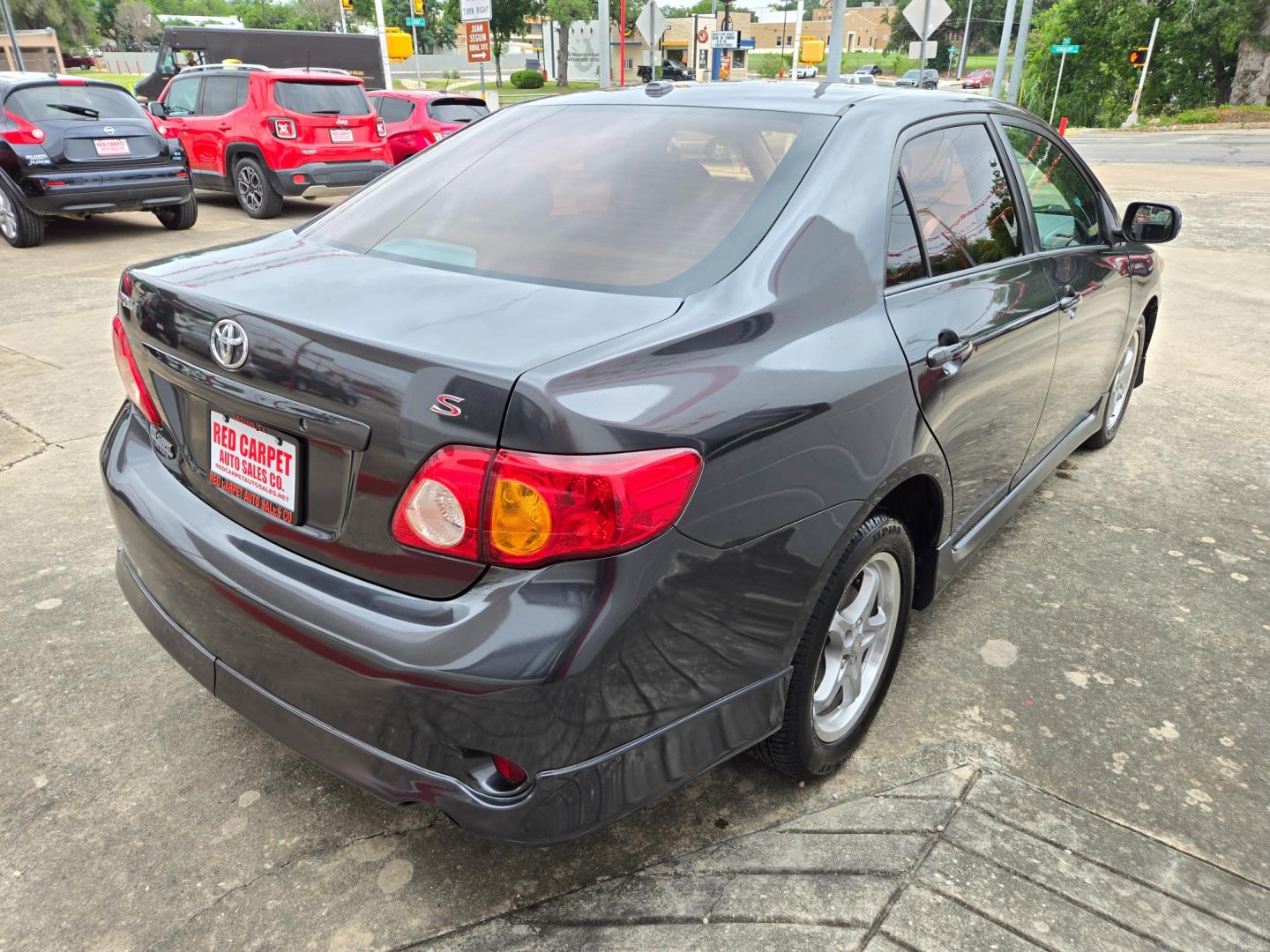 2009 GRAY Toyota Corolla Base 4-Speed AT (1NXBU40E79Z) with an 1.8L L4 DOHC 16V engine, 4-Speed Automatic Overdrive transmission, located at 503 West Court, Seguin, TX, 78155, (830) 379-3373, 29.568621, -97.969803 - Photo#2