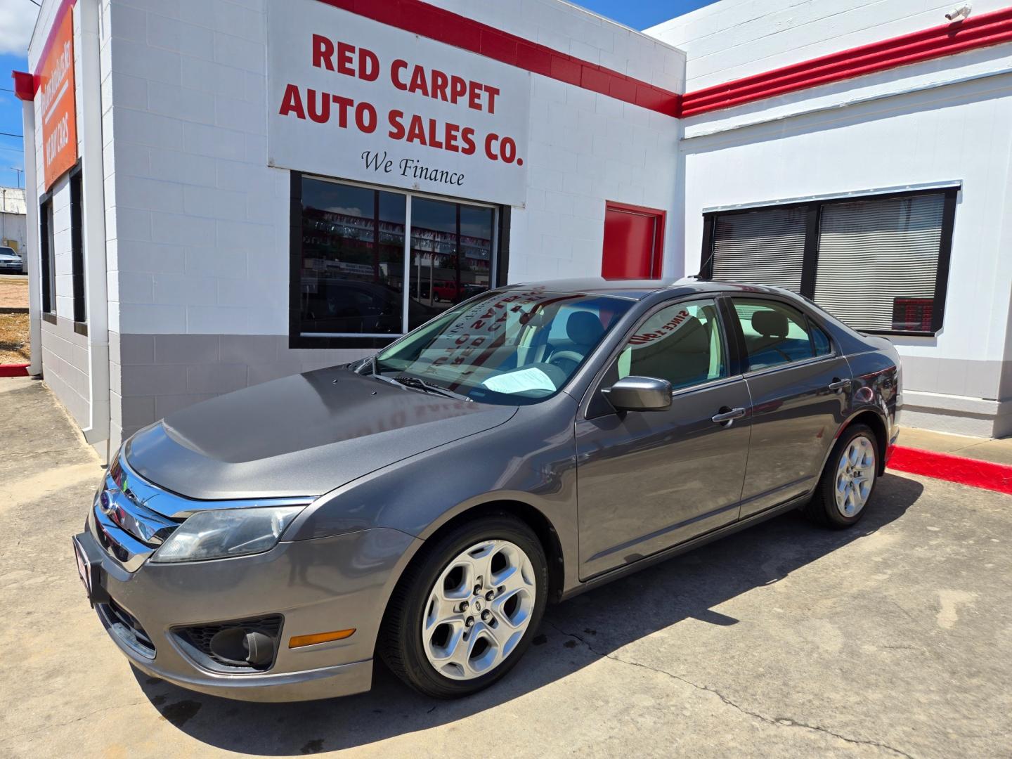 2011 GRAY Ford Fusion (3FAHP0HA6BR) with an 2.5L I4 F DOHC 16V engine, Automatic transmission, located at 503 West Court, Seguin, TX, 78155, (830) 379-3373, 29.568621, -97.969803 - Photo#0