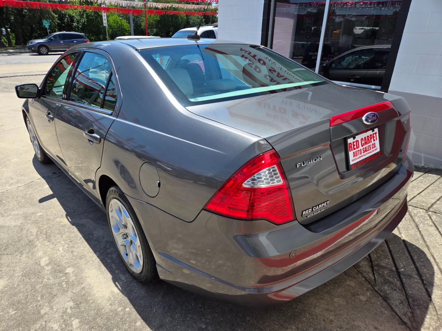 2011 GRAY Ford Fusion (3FAHP0HA6BR) with an 2.5L I4 F DOHC 16V engine, Automatic transmission, located at 503 West Court, Seguin, TX, 78155, (830) 379-3373, 29.568621, -97.969803 - Photo#3