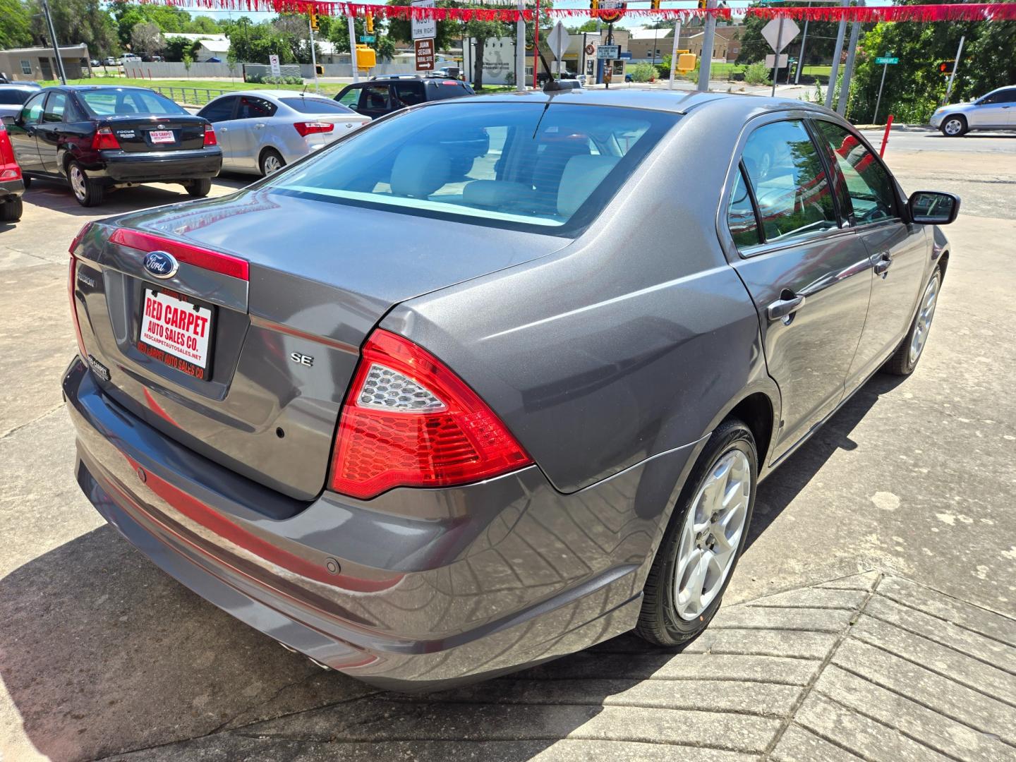 2011 GRAY Ford Fusion (3FAHP0HA6BR) with an 2.5L I4 F DOHC 16V engine, Automatic transmission, located at 503 West Court, Seguin, TX, 78155, (830) 379-3373, 29.568621, -97.969803 - Photo#2