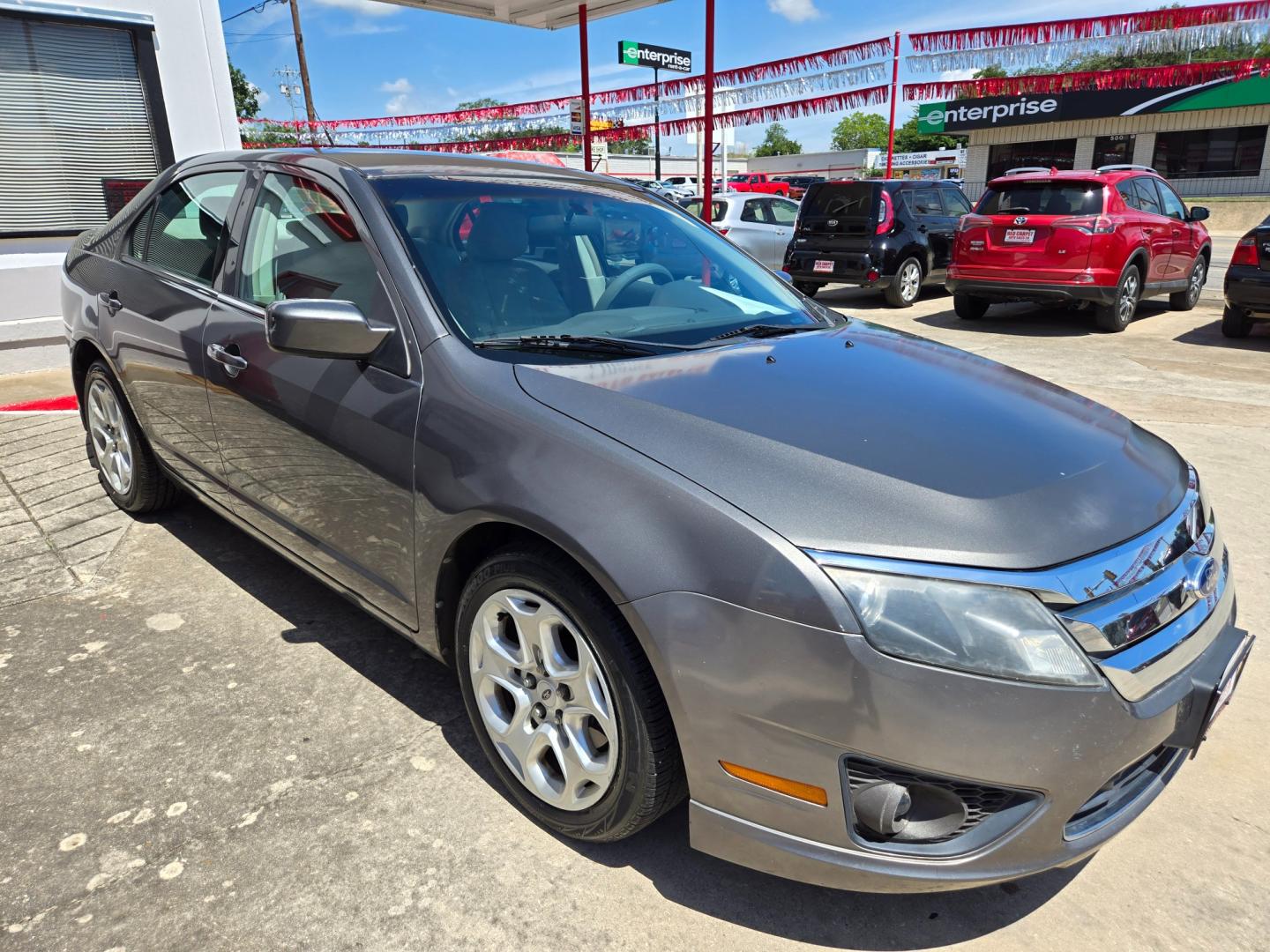 2011 GRAY Ford Fusion (3FAHP0HA6BR) with an 2.5L I4 F DOHC 16V engine, Automatic transmission, located at 503 West Court, Seguin, TX, 78155, (830) 379-3373, 29.568621, -97.969803 - Photo#1