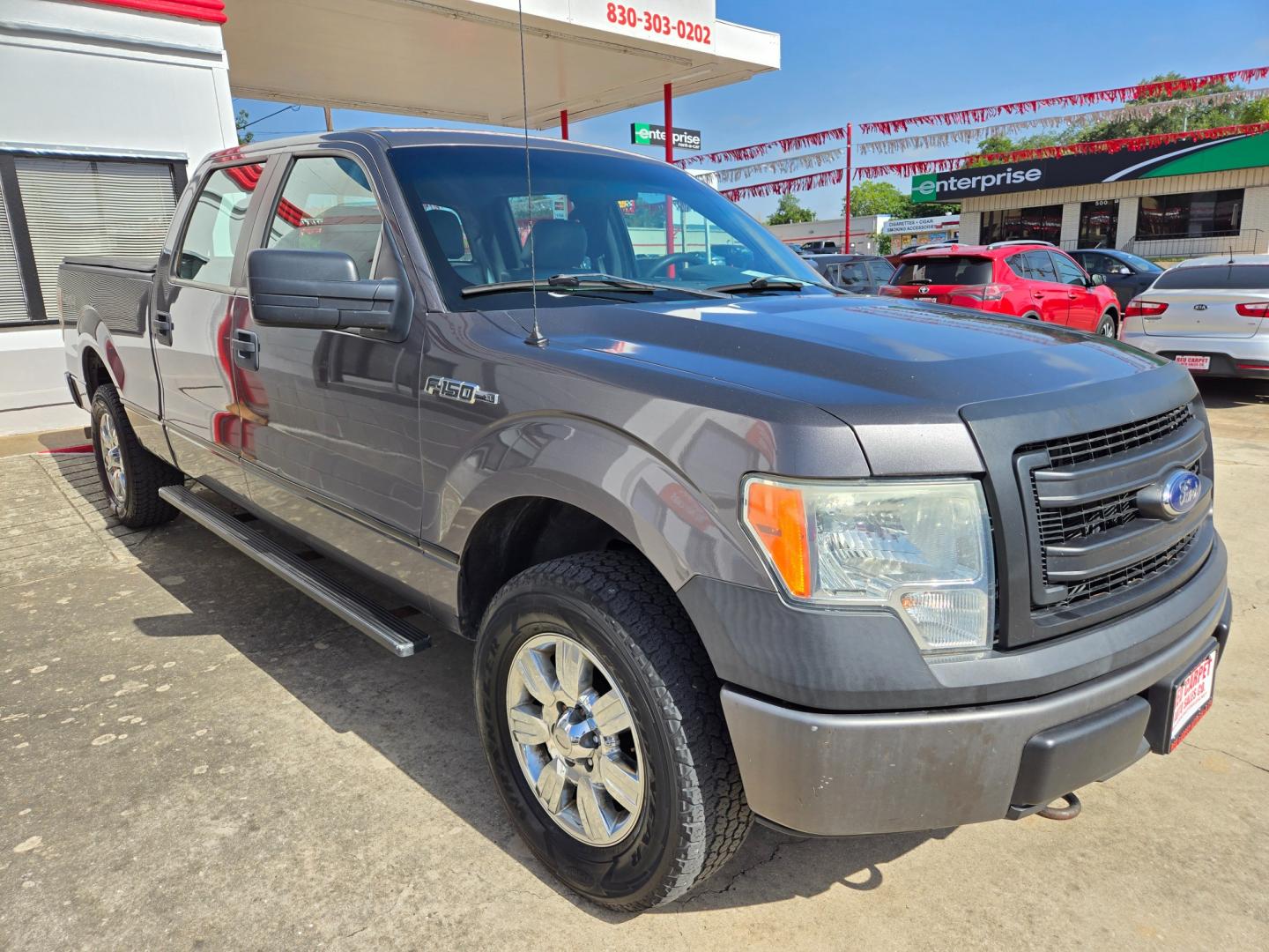 2013 GRAY Ford F-150 (1FTFW1EF0DK) with an 5.0L V8 F DOHC 32V engine, Automatic transmission, located at 503 West Court, Seguin, TX, 78155, (830) 379-3373, 29.568621, -97.969803 - 2013 Ford F-150 XLT 6.5-ft. Bed 4WD with a 5.0L V8 F DOHC 32V, Automatic, Tilt, Cruise, AM/FM/CD/AUX Stereo, Power Windows, Locks and Side Mirrors, Front Bench Seating, Running Boards, Tonneau Cover, Alloy Wheels, Towing and more!! - Photo#1