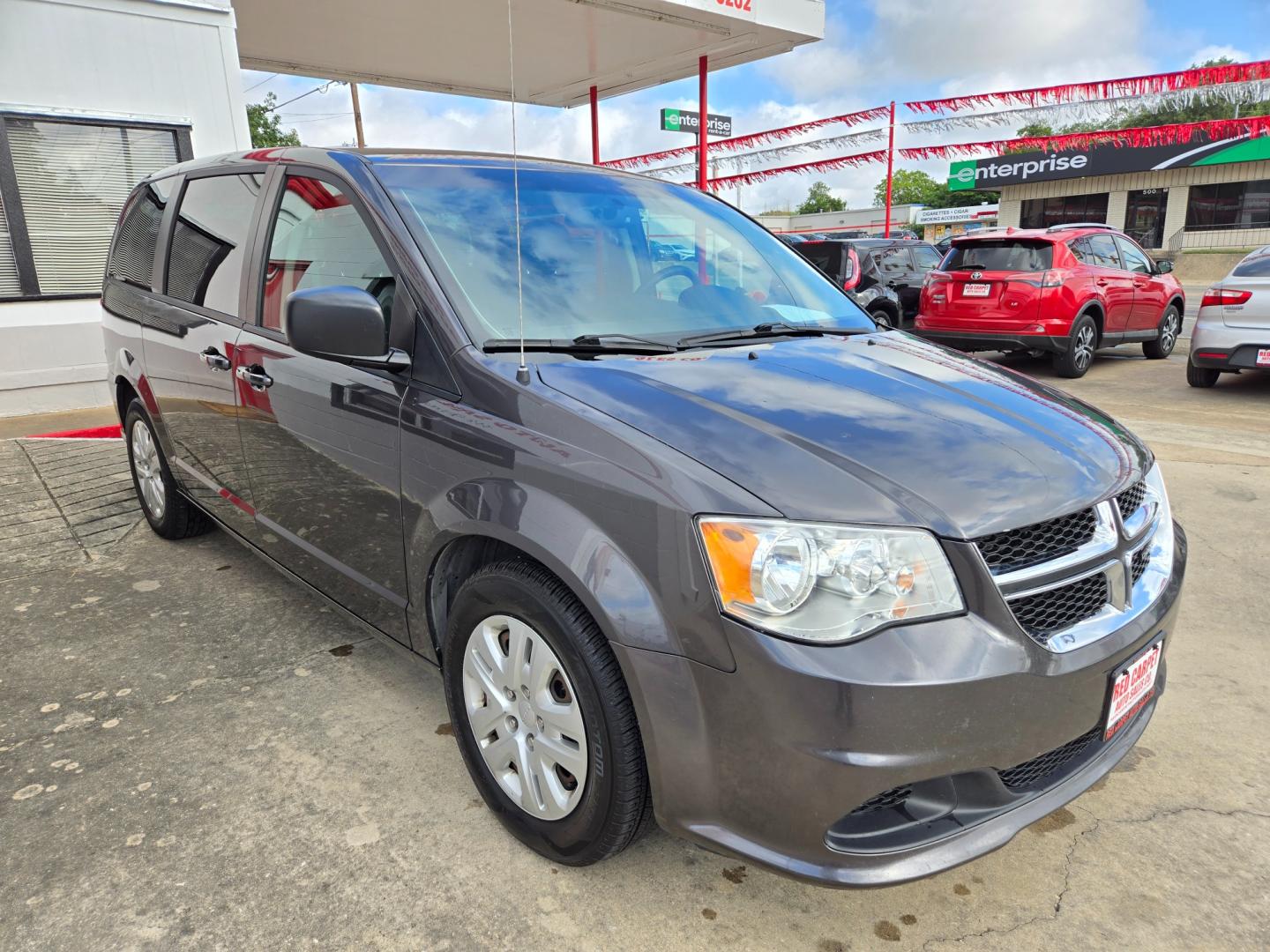 2018 Dodge Grand Caravan SE (2C4RDGBG6JR) with an 3.6L V6 DOHC 24V engine, 6A transmission, located at 503 West Court, Seguin, TX, 78155, (830) 379-3373, 29.568621, -97.969803 - 2018 Dodge Grand Caravan SE with a 3.6L V6 DOHC 24V, Automatic, Tilt, Cruise, AM/FM/CD/AUX Stereo, Power Windows, Locks and Side Mirrors, Tinted Windows, Dual Climate Control, Rear A/C, Stow N Go Seating System, Backup Camera, Rear Wiper, Rear Defroster and more!! - Photo#1