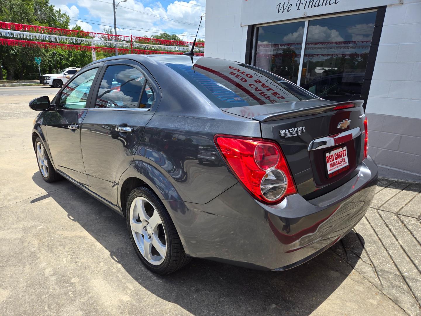 2013 GRAY Chevrolet Sonic LTZ Auto Sedan (1G1JE5SB8D4) with an 1.4L L4 DOHC 24V TURBO FFV engine, 6-Speed Automatic transmission, located at 503 West Court, Seguin, TX, 78155, (830) 379-3373, 29.568621, -97.969803 - Photo#3