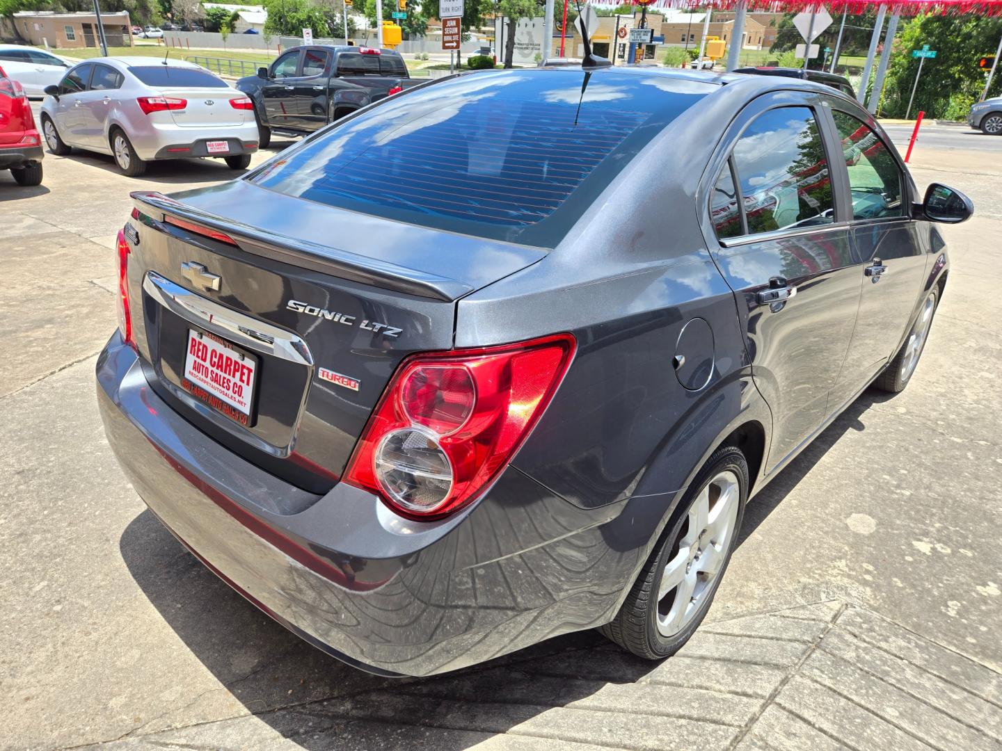 2013 GRAY Chevrolet Sonic LTZ Auto Sedan (1G1JE5SB8D4) with an 1.4L L4 DOHC 24V TURBO FFV engine, 6-Speed Automatic transmission, located at 503 West Court, Seguin, TX, 78155, (830) 379-3373, 29.568621, -97.969803 - Photo#2