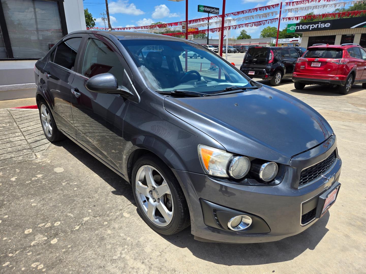 2013 GRAY Chevrolet Sonic LTZ Auto Sedan (1G1JE5SB8D4) with an 1.4L L4 DOHC 24V TURBO FFV engine, 6-Speed Automatic transmission, located at 503 West Court, Seguin, TX, 78155, (830) 379-3373, 29.568621, -97.969803 - Photo#1