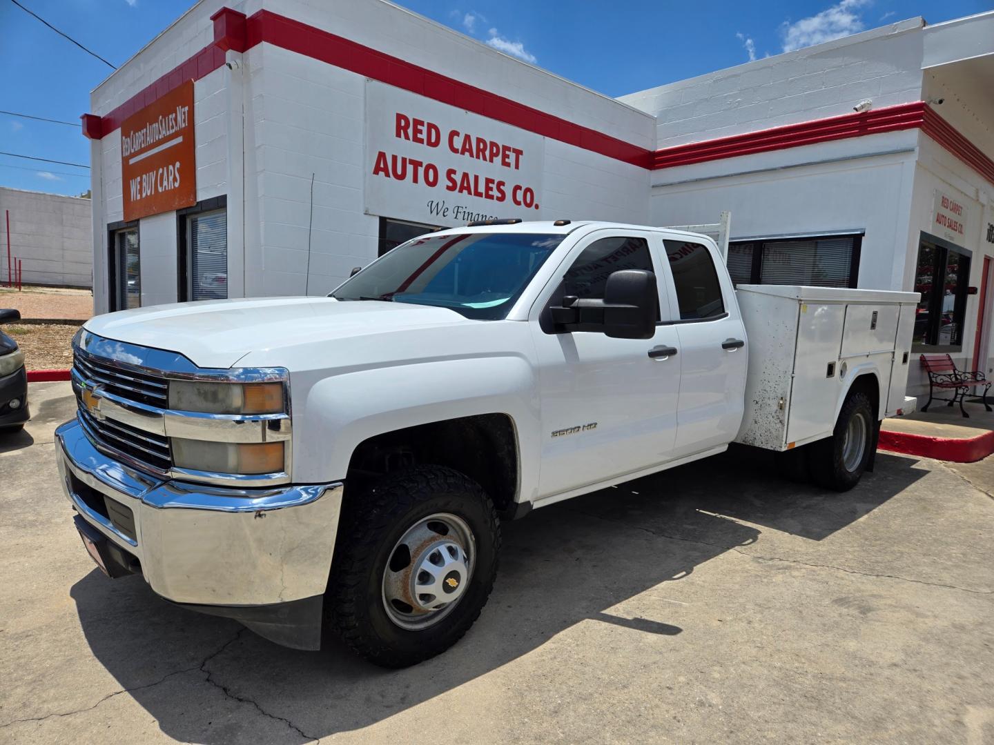 2016 WHITE Chevrolet Silverado 3500HD Work Truck Double Cab Long Box 4WD (1GB5KYCG0GZ) with an 6.0L V8 OHV 16V FFV engine, 6A transmission, located at 503 West Court, Seguin, TX, 78155, (830) 379-3373, 29.568621, -97.969803 - Photo#0