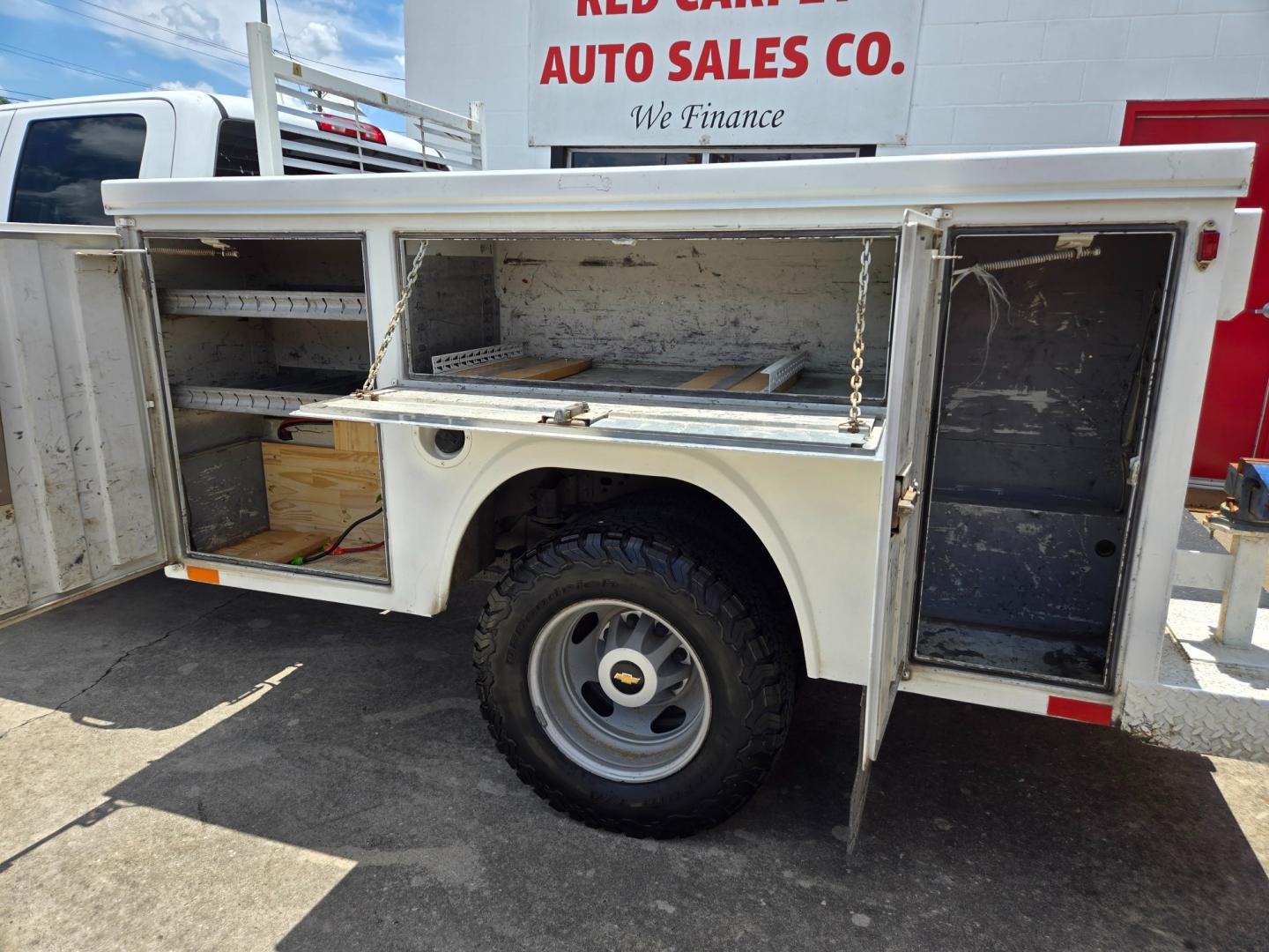 2016 WHITE Chevrolet Silverado 3500HD Work Truck Double Cab Long Box 4WD (1GB5KYCG0GZ) with an 6.0L V8 OHV 16V FFV engine, 6A transmission, located at 503 West Court, Seguin, TX, 78155, (830) 379-3373, 29.568621, -97.969803 - Photo#7