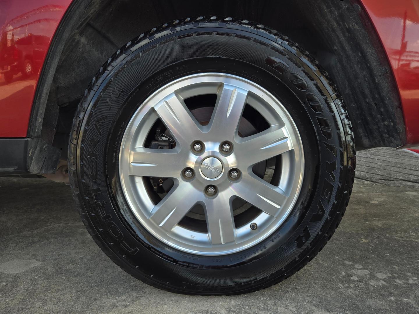 2010 Red Jeep Grand Cherokee Limited 4WD (1J4RR5GT9AC) with an 5.7L V8 OHV 16V engine, 5-Speed Automatic transmission, located at 503 West Court, Seguin, TX, 78155, (830) 379-3373, 29.568621, -97.969803 - Photo#8