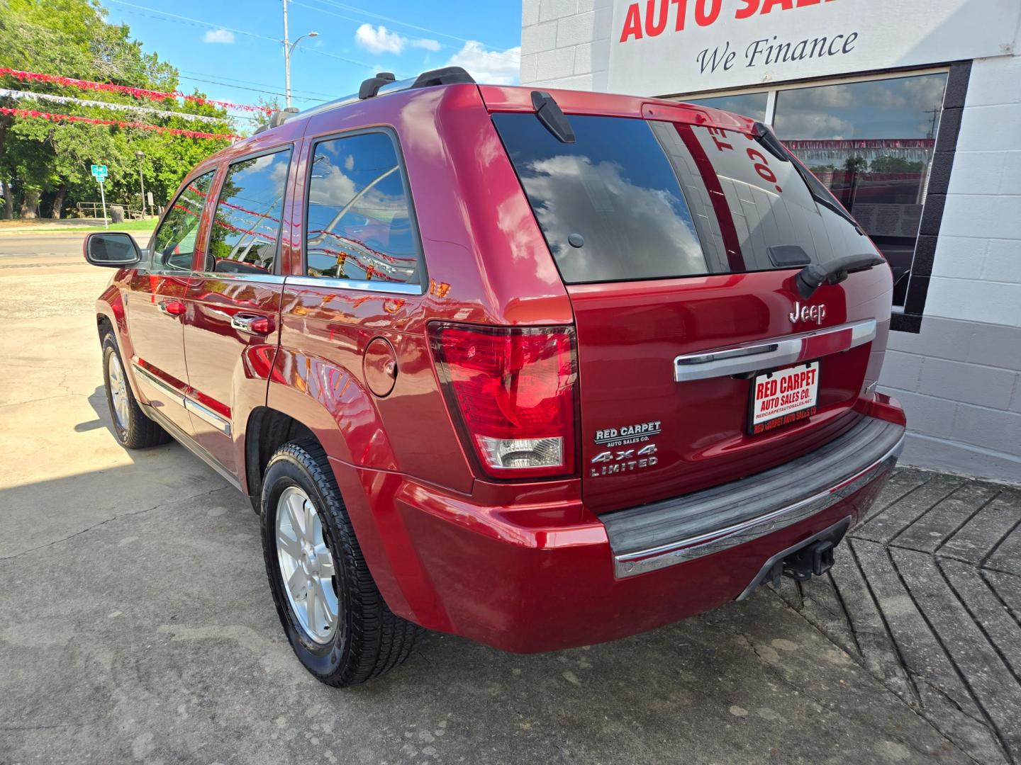 2010 Red Jeep Grand Cherokee Limited 4WD (1J4RR5GT9AC) with an 5.7L V8 OHV 16V engine, 5-Speed Automatic transmission, located at 503 West Court, Seguin, TX, 78155, (830) 379-3373, 29.568621, -97.969803 - Photo#3