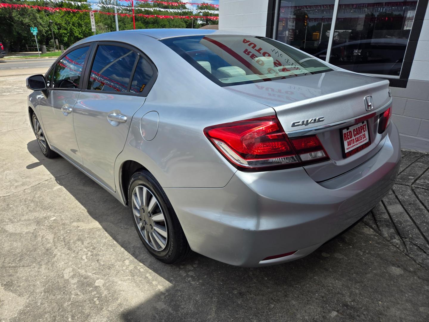 2013 SILVER Honda Civic (19XFB2F55DE) with an 1.8L I4 F SOHC 16V engine, Automatic transmission, located at 503 West Court, Seguin, TX, 78155, (830) 379-3373, 29.568621, -97.969803 - Photo#3