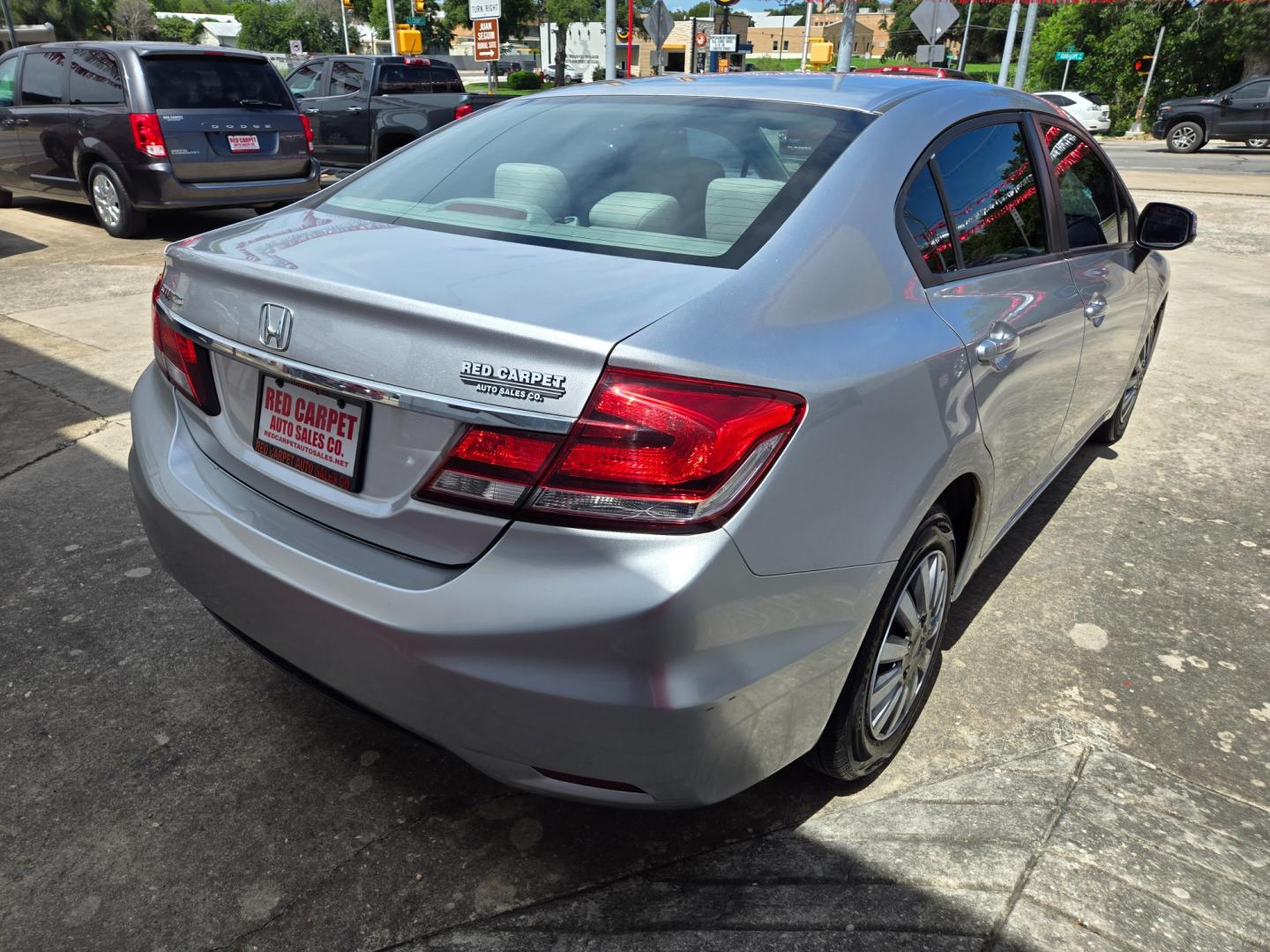 2013 SILVER Honda Civic (19XFB2F55DE) with an 1.8L I4 F SOHC 16V engine, Automatic transmission, located at 503 West Court, Seguin, TX, 78155, (830) 379-3373, 29.568621, -97.969803 - Photo#2