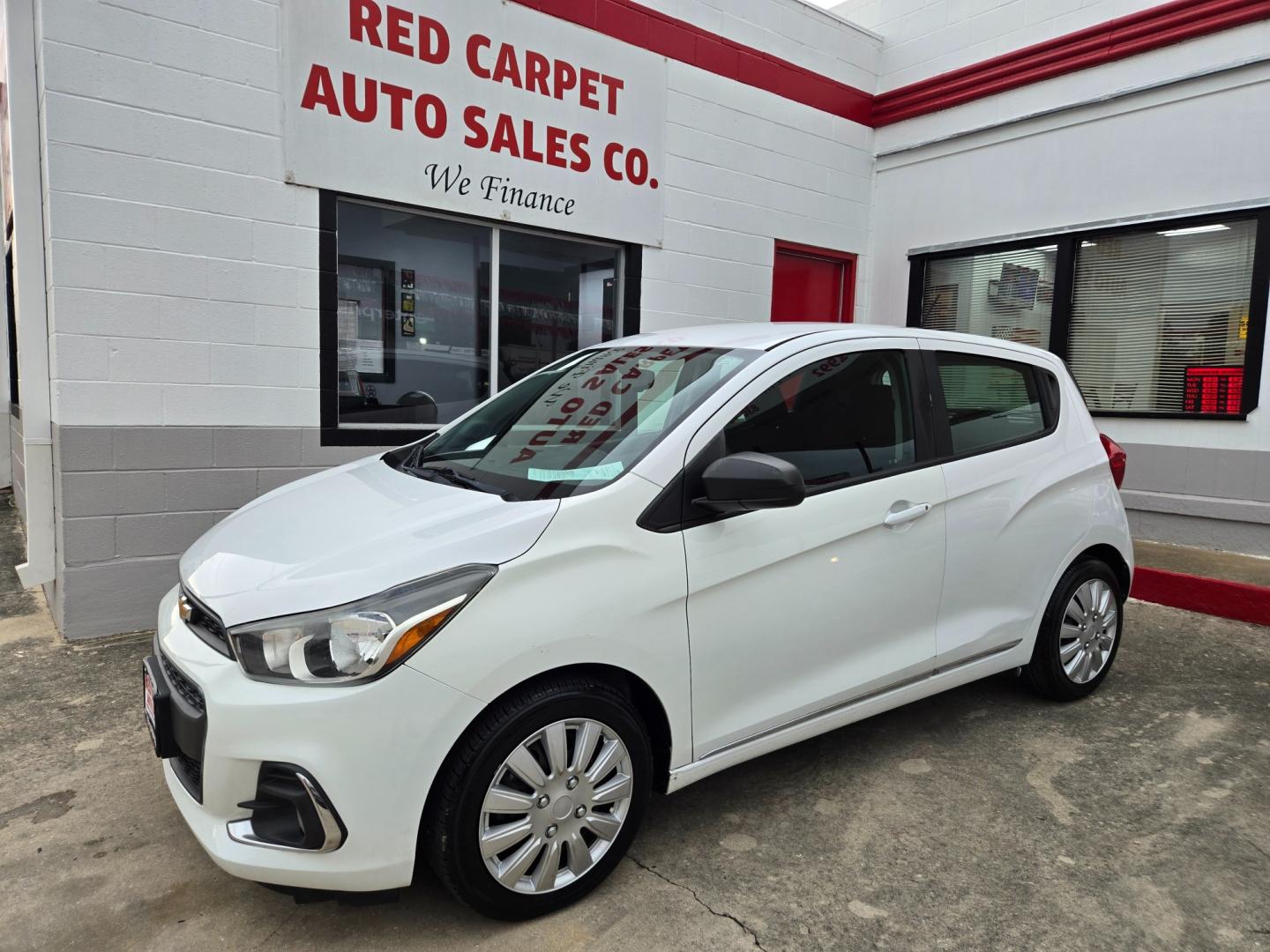 2018 WHITE Chevrolet Spark (KL8CB6SA4JC) with an 1.4L I4 F DOHC 16V engine, Automatic transmission, located at 503 West Court, Seguin, TX, 78155, (830) 379-3373, 29.568621, -97.969803 - Photo#0