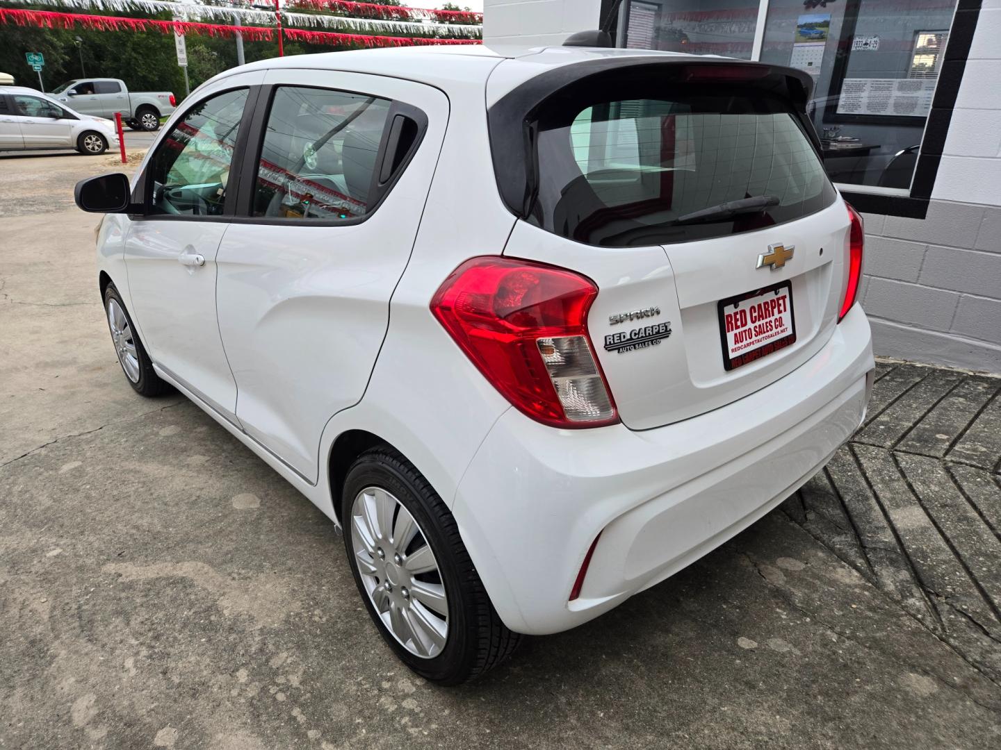 2018 WHITE Chevrolet Spark (KL8CB6SA4JC) with an 1.4L I4 F DOHC 16V engine, Automatic transmission, located at 503 West Court, Seguin, TX, 78155, (830) 379-3373, 29.568621, -97.969803 - Photo#3