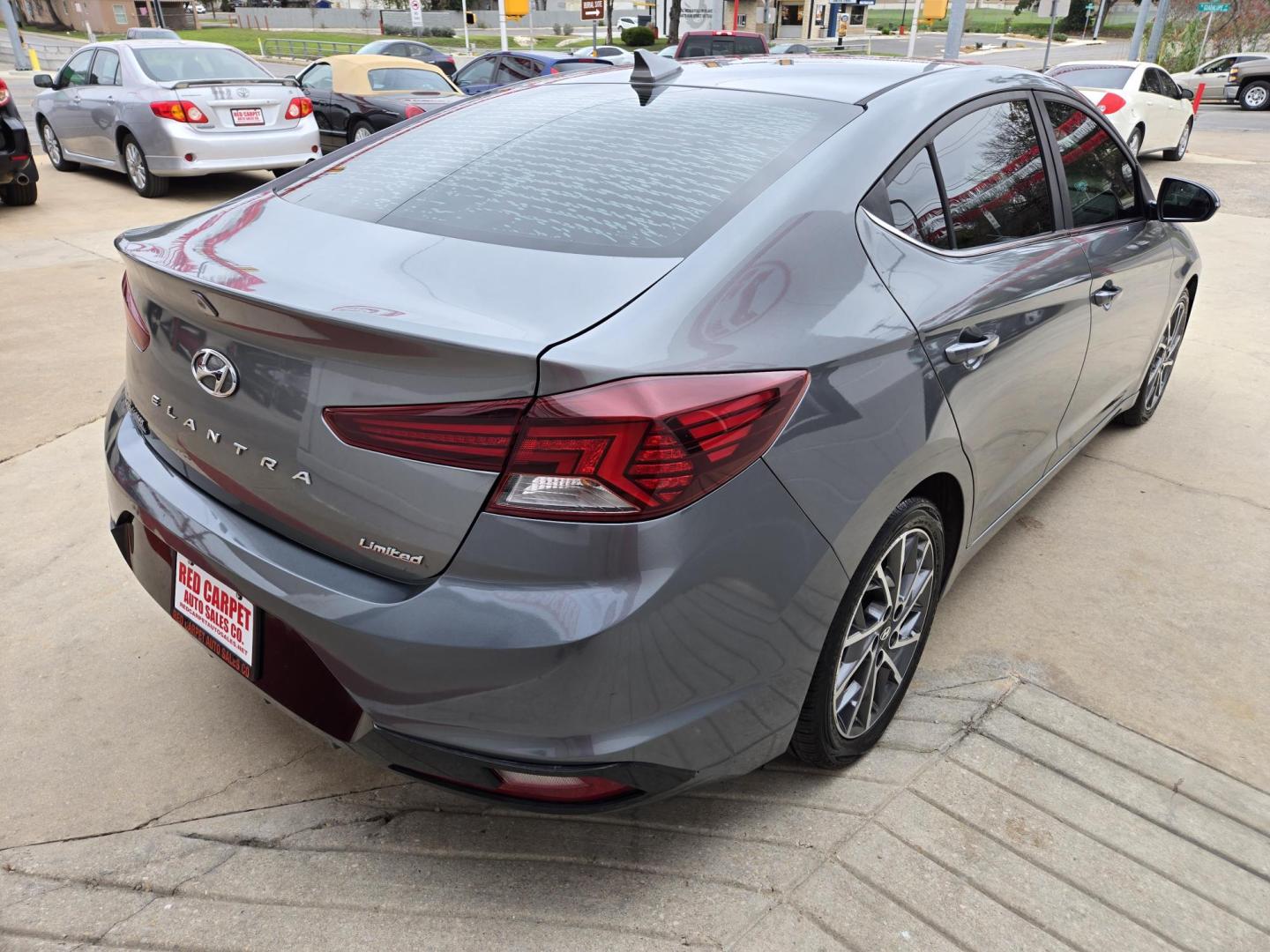 2019 Hyundai Elantra Limited photo 4