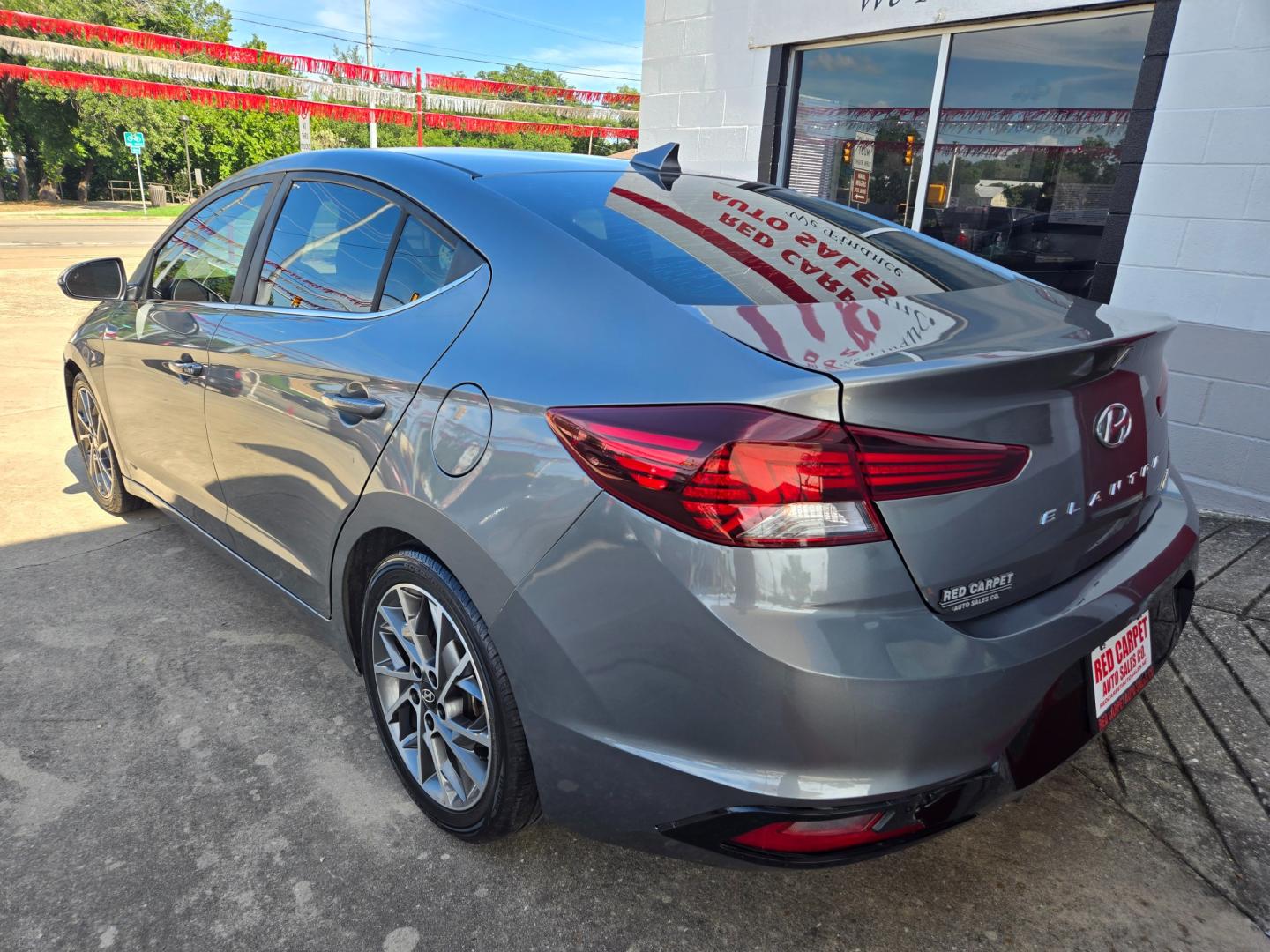 2019 GRAY Hyundai Elantra (KMHD84LF1KU) with an 2.0L I4 F DOHC 16V engine, Automatic transmission, located at 503 West Court, Seguin, TX, 78155, (830) 379-3373, 29.568621, -97.969803 - Photo#3