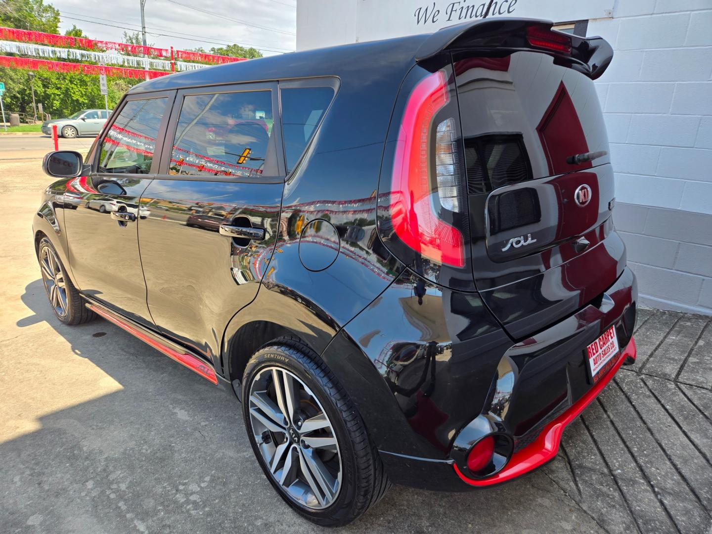 2015 Black Kia Soul + (KNDJP3A55F7) with an 2.0L L4 DOHC 16V engine, 6-Speed Automatic transmission, located at 503 West Court, Seguin, TX, 78155, (830) 379-3373, 29.568621, -97.969803 - Photo#3