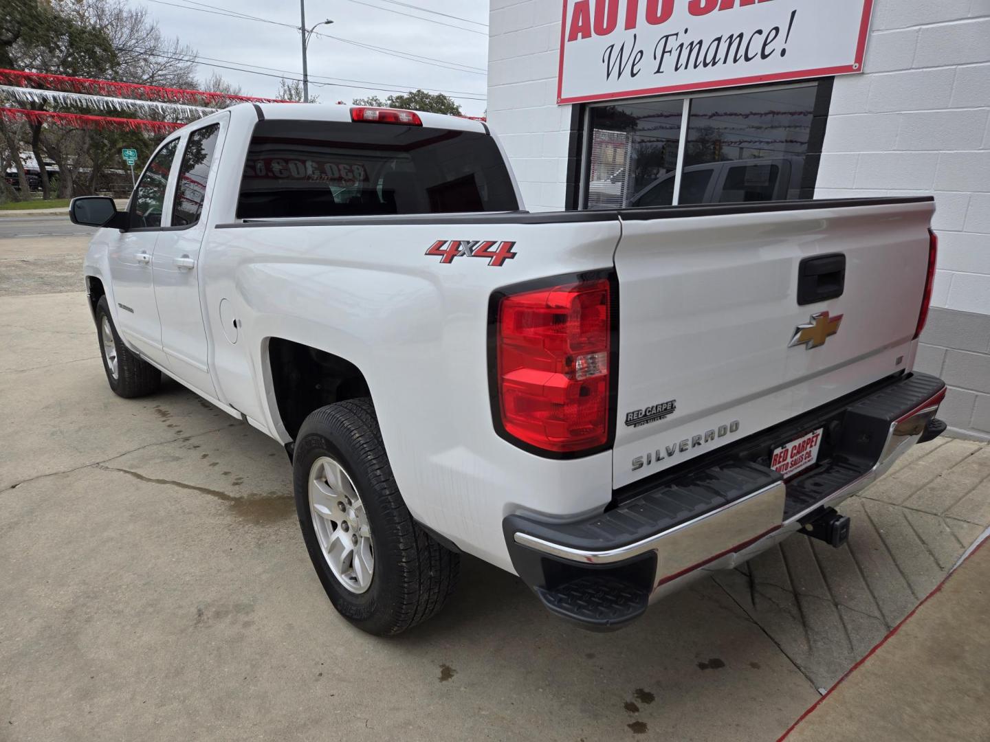 2018 WHITE Chevrolet Silverado 1500 (1GCVKREH7JZ) with an 4.3L V6 F DOHC 24V engine, Automatic transmission, located at 503 West Court, Seguin, TX, 78155, (830) 379-3373, 29.568621, -97.969803 - Photo#3